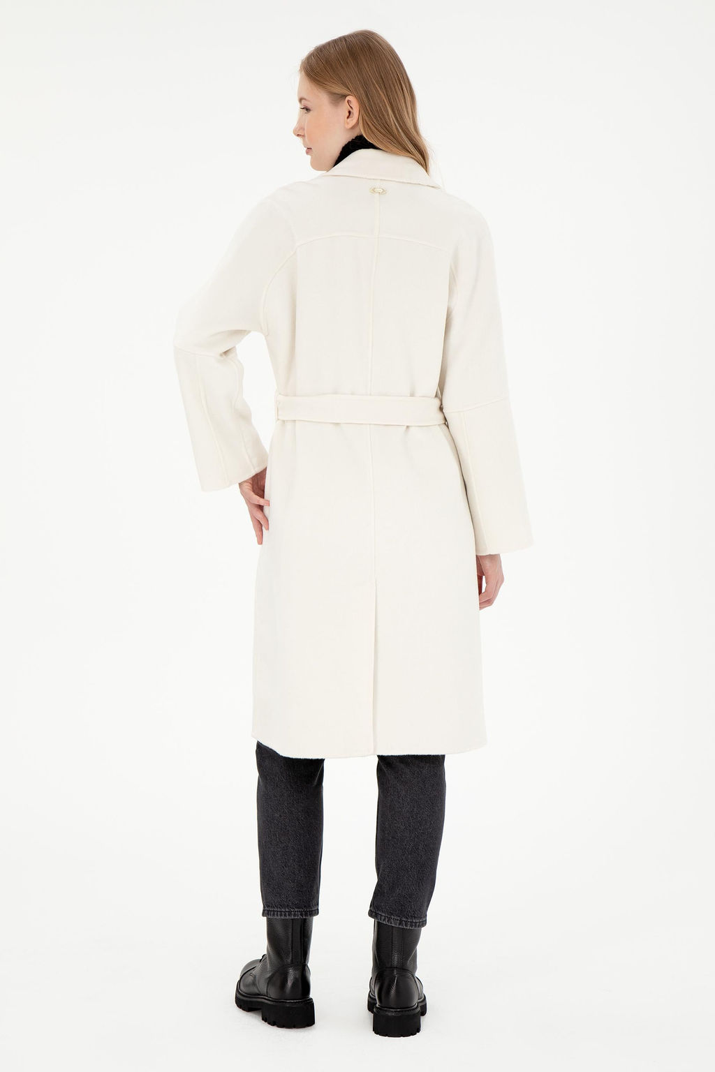 Женское кремовое пальто с вышивкой Неожиданная скидка в корзине