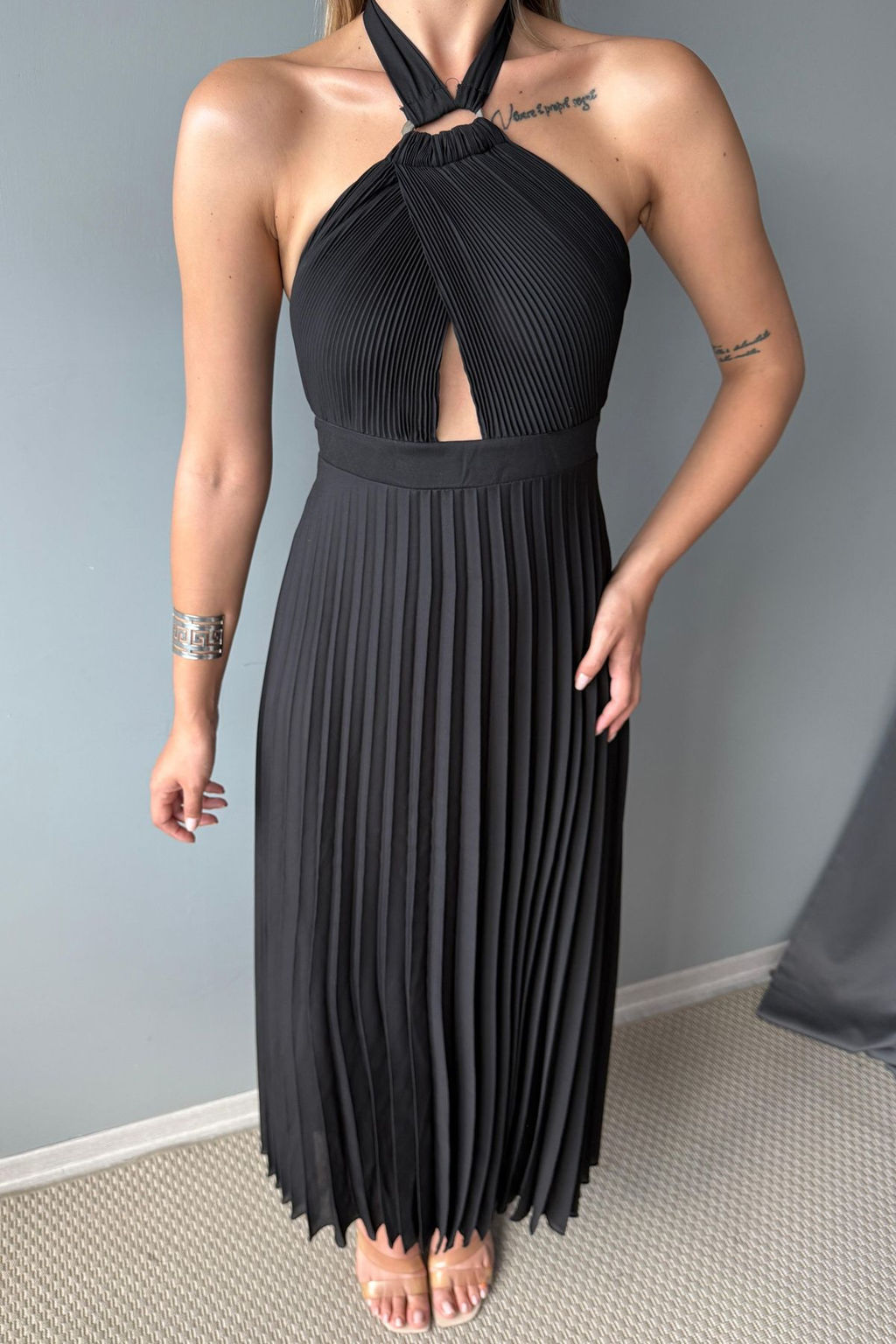 Siyah Piliseli Cut Out Aksesuar Detayl? Sifon Midi Astarl? Elbise TPRSS25EL00327