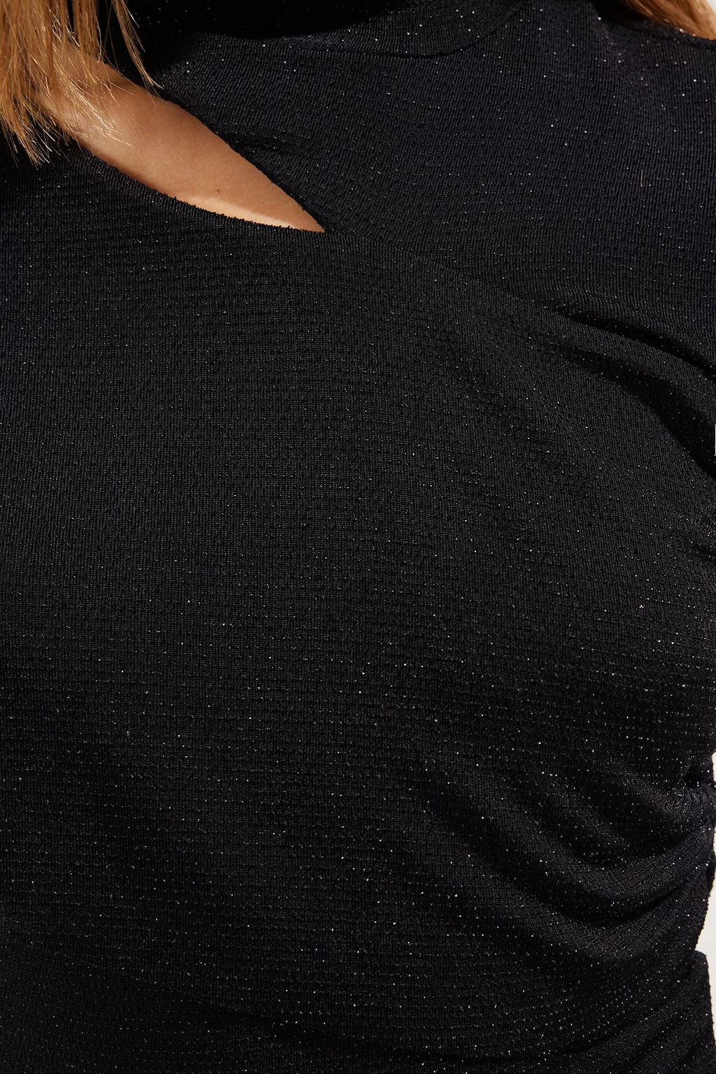 Trendyolmilla Siyah Drapeli Par?lt?l? Simli Orme Bluz TPRSS25BZ00012