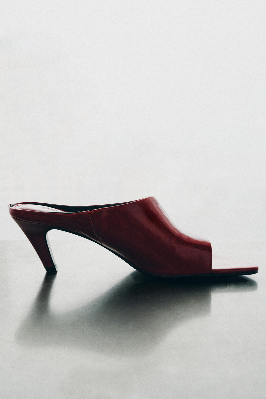 SANDALIA PIEL MULE LIMITED EDITION / Rojo - Zara фото 5