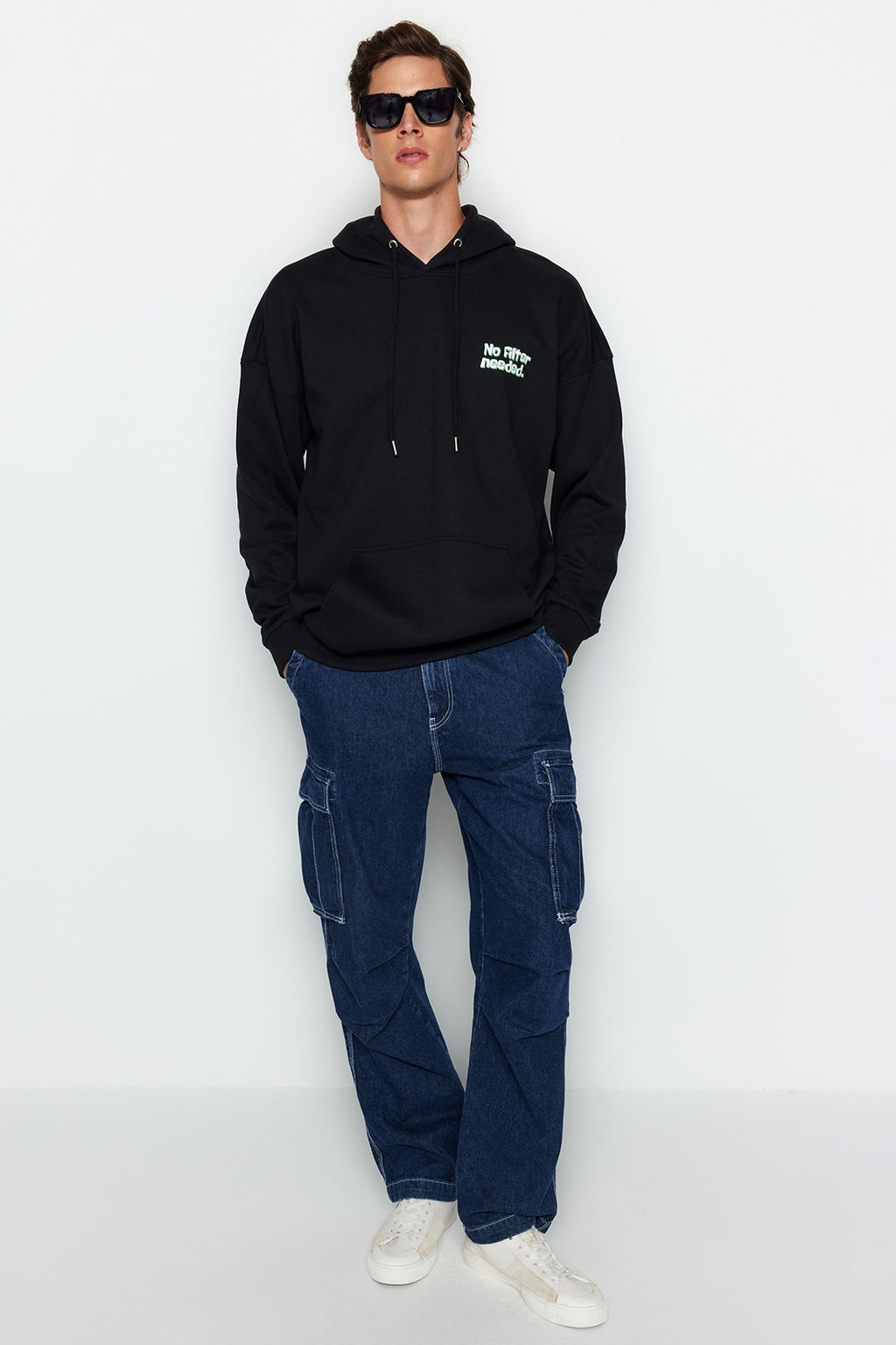 Siyah Oversize/Genis Kesim Kapusonlu Uzay Bask?l? Ici Polar/S?cak Tutan Sweatshirt TMNAW24SW00095