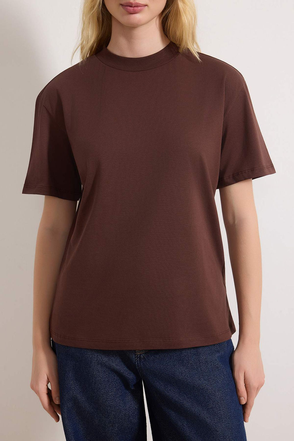 Koyu Kahverengi %100 Pamuk Basic Regular/Normal Kal?p Dik Yaka Orme T-Shirt TWOAW20TS0096