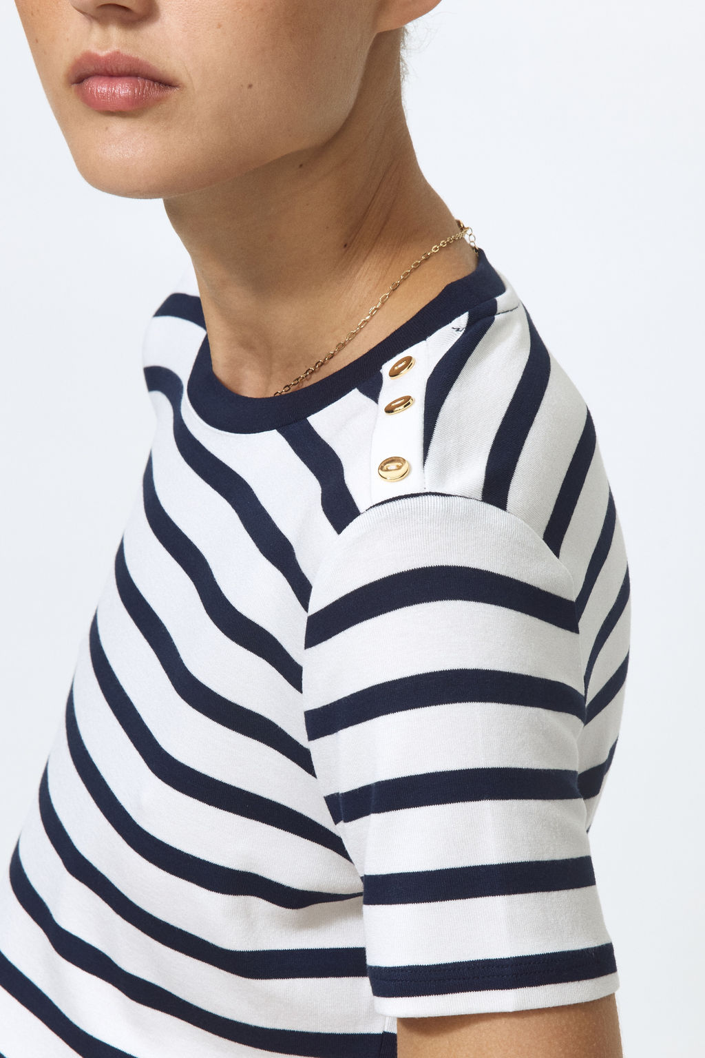 Camiseta de viscosa con botones decorativos - H&m фото 4