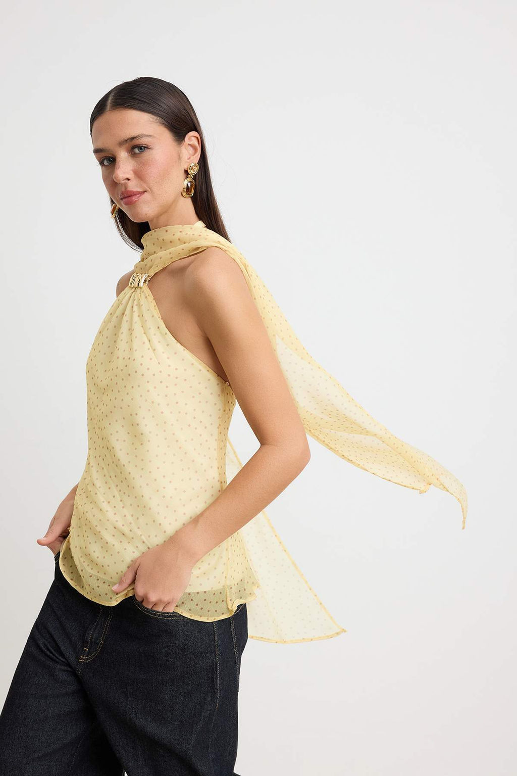 Sar_-_ok Renkli Puantiyeli Halter Yaka Kolsuz Par_lt_l_ Dokuma _ifon __k/Gece Bluz TPRAW26BZ00050