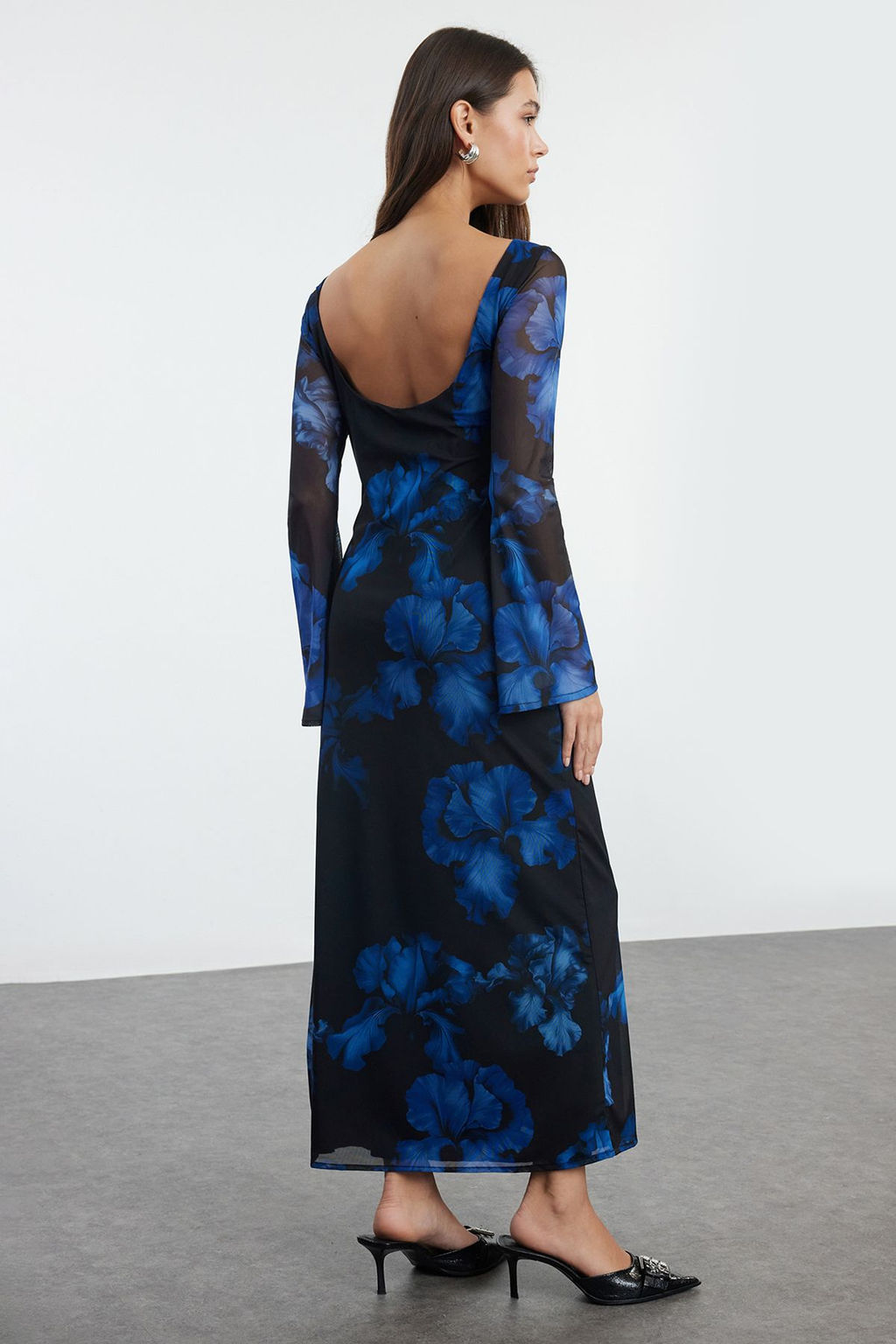 TRENDYOLMILLA Lacivert Cicekli S?rt Dekolteli Tul Kay?k Yaka Esnek Maxi Orme Elbise TWOAW25EL00223 фото 5