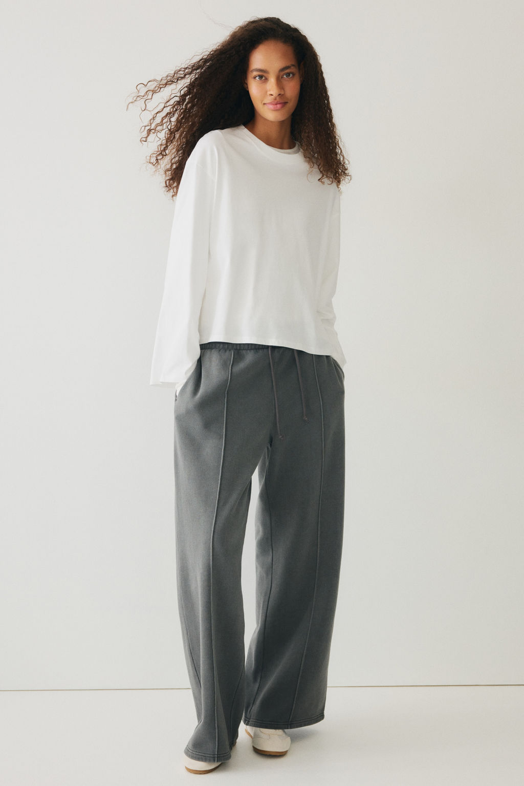Pantal?n de ch?ndal amplio con raya - H&m фото 6