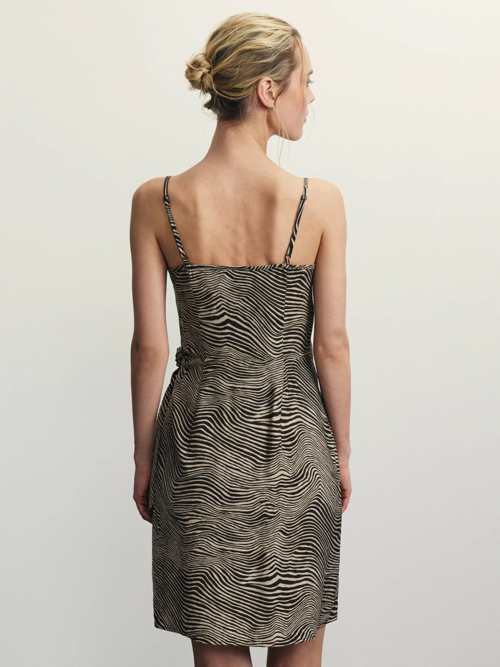 Мини сарафан на запах / Zarina  фото 5