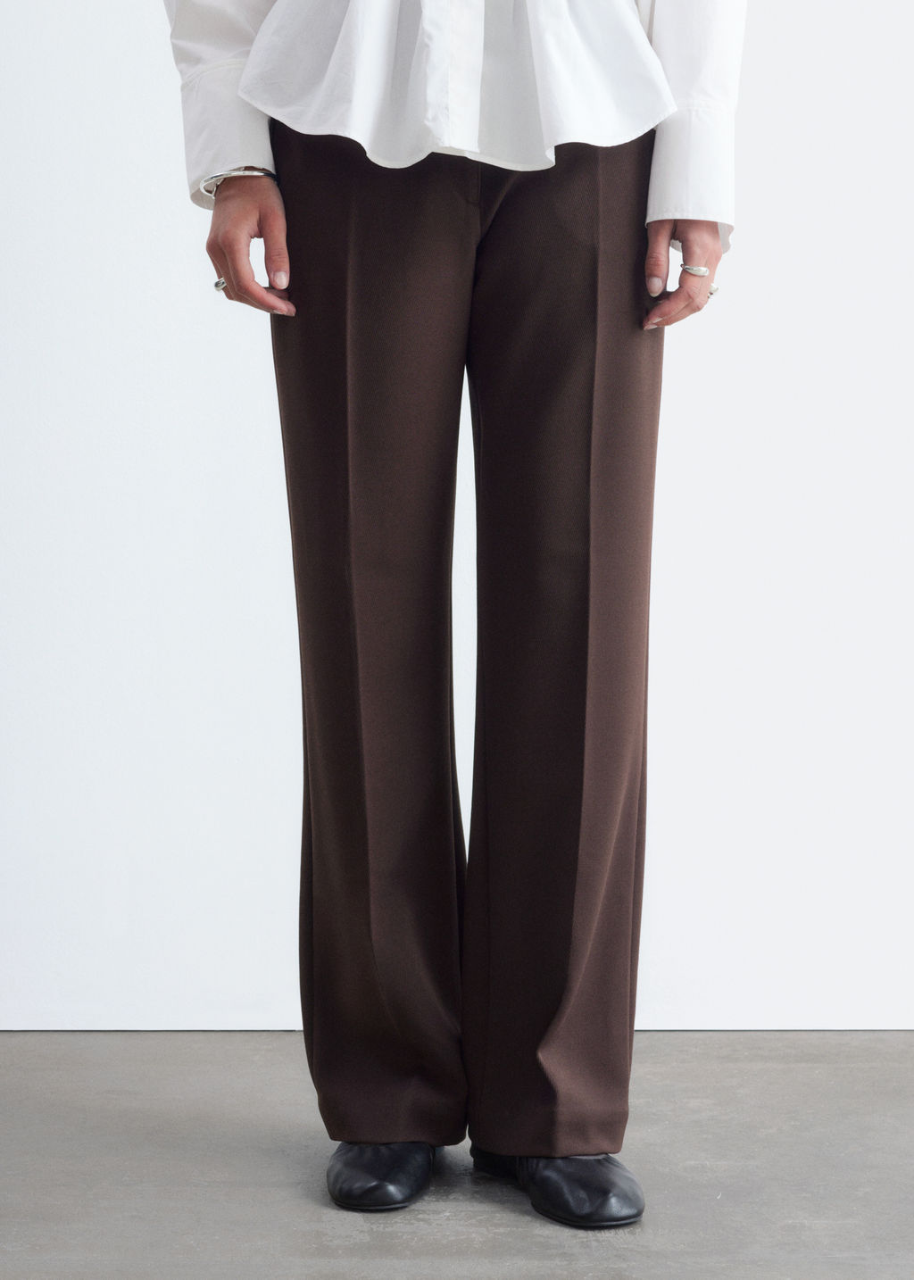 Pantalones sastre con pliegues marcados