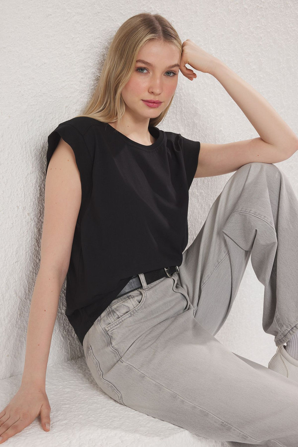 TRENDYOLMILLA Beyaz Ribana Detayl? Ay Kol Basic Orme T-Shirt TWOSS24TS00008 фото 2