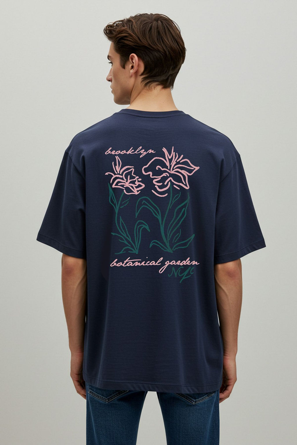 TRENDYOL MAN Lacivert Oversize/Genis Kesim Cicek Bask?l? %100 Pamuklu Tok Kumas T-shirt TMNSS25TS00069