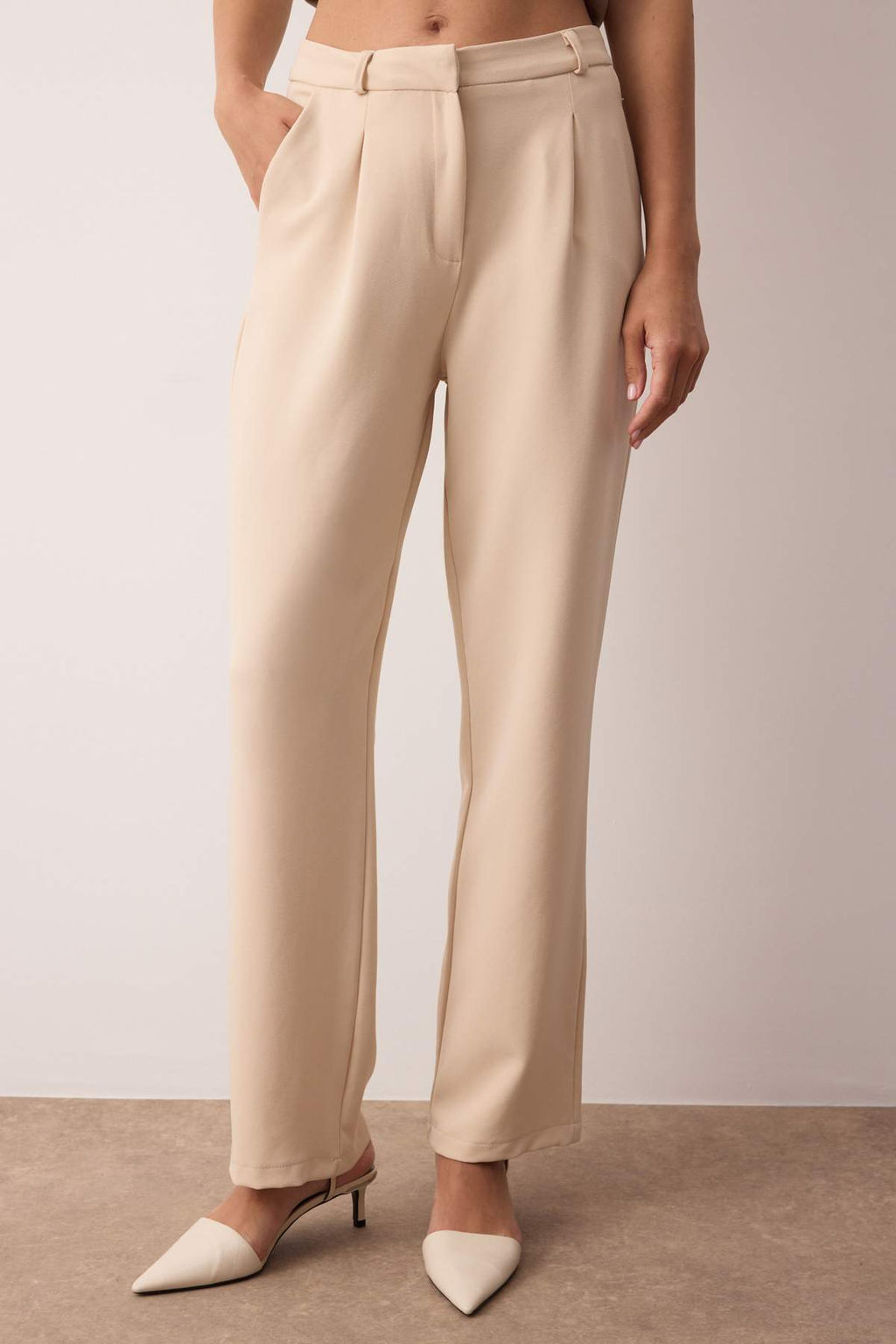 Tas Duz Kesim Wide Leg/Genis Paca Pileli Dokuma Kumas Pantolon TWOSS21PL0155