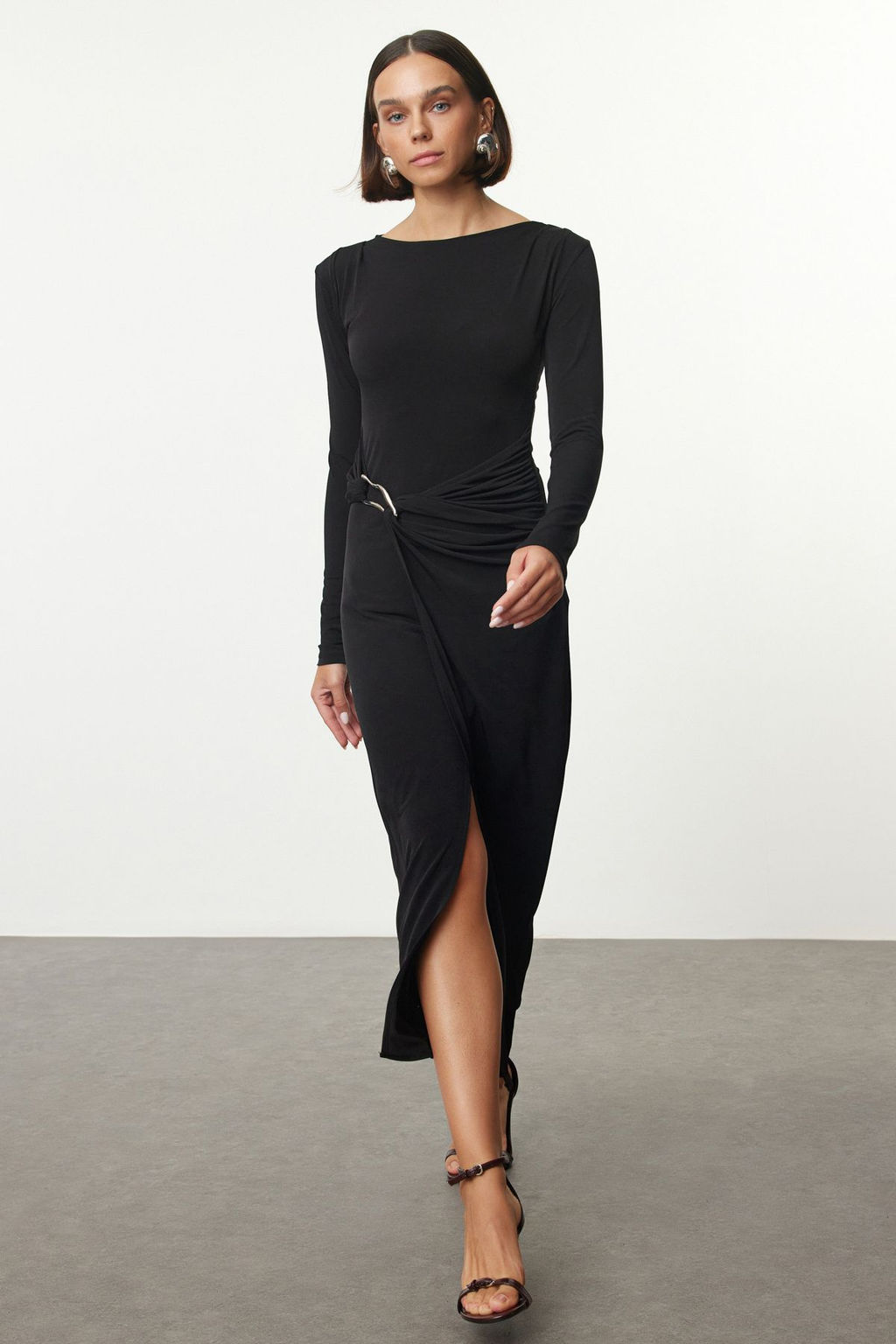 TRENDYOLMILLA Siyah Aksesuar Detayl? Fitted/Vucuda Otura Maxi Esnek Orme Elbise TWOAW25EL00462 фото 10