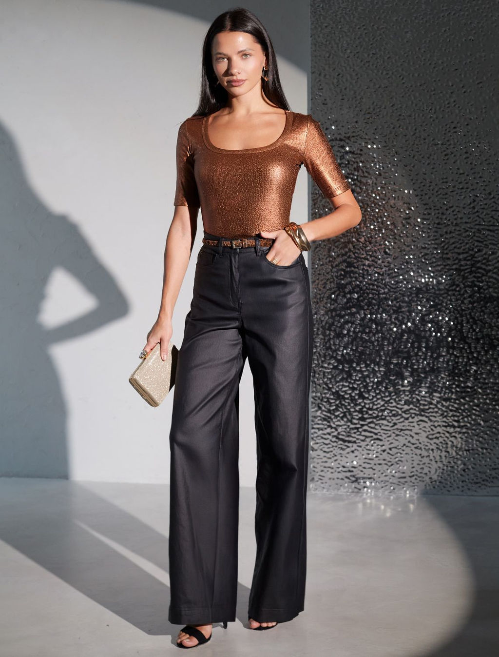 Футболка облегающая из хлопка в рубчик с U вырезом и матовым покрытием металлик - Vilatte фото 3