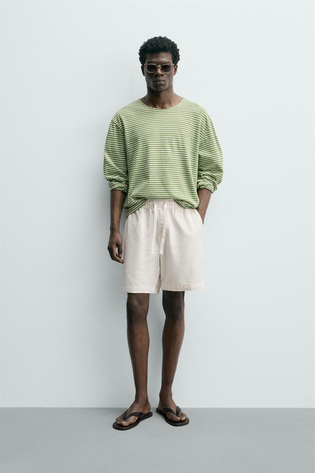 BERMUDA REGULAR FIT ESTRUCTURA / Blanco roto