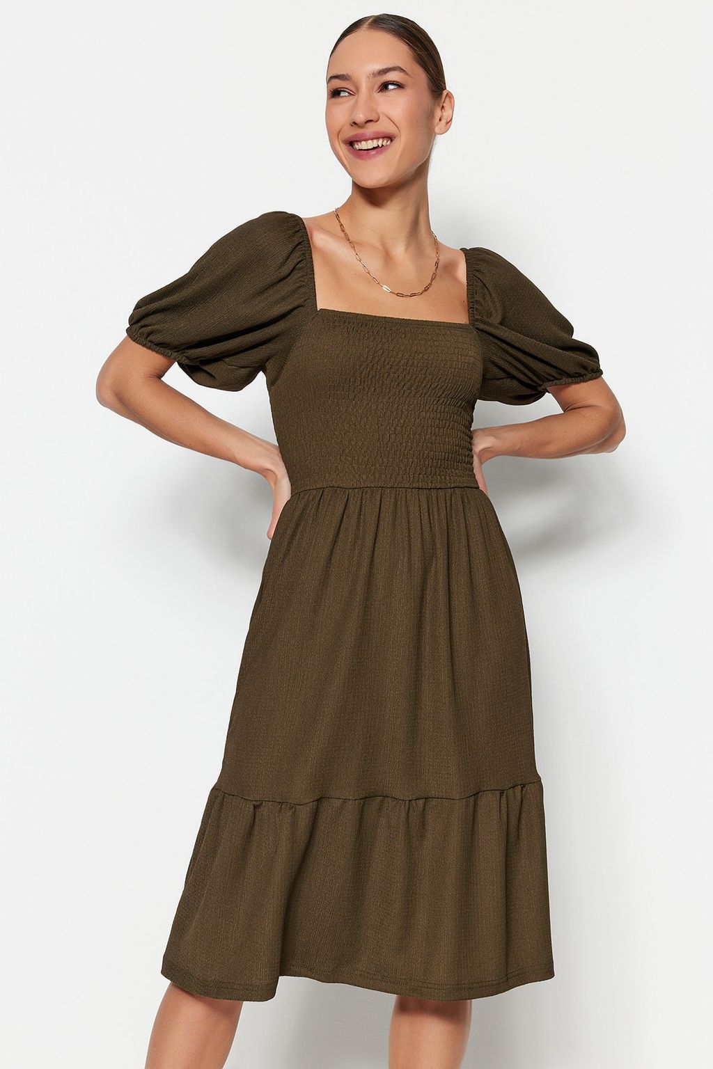 Haki Gipeli Belden Ac?lan/Skater Kare Yaka Balon Kol Midi Burumcuk Orme Elbise TWOSS22EL1088