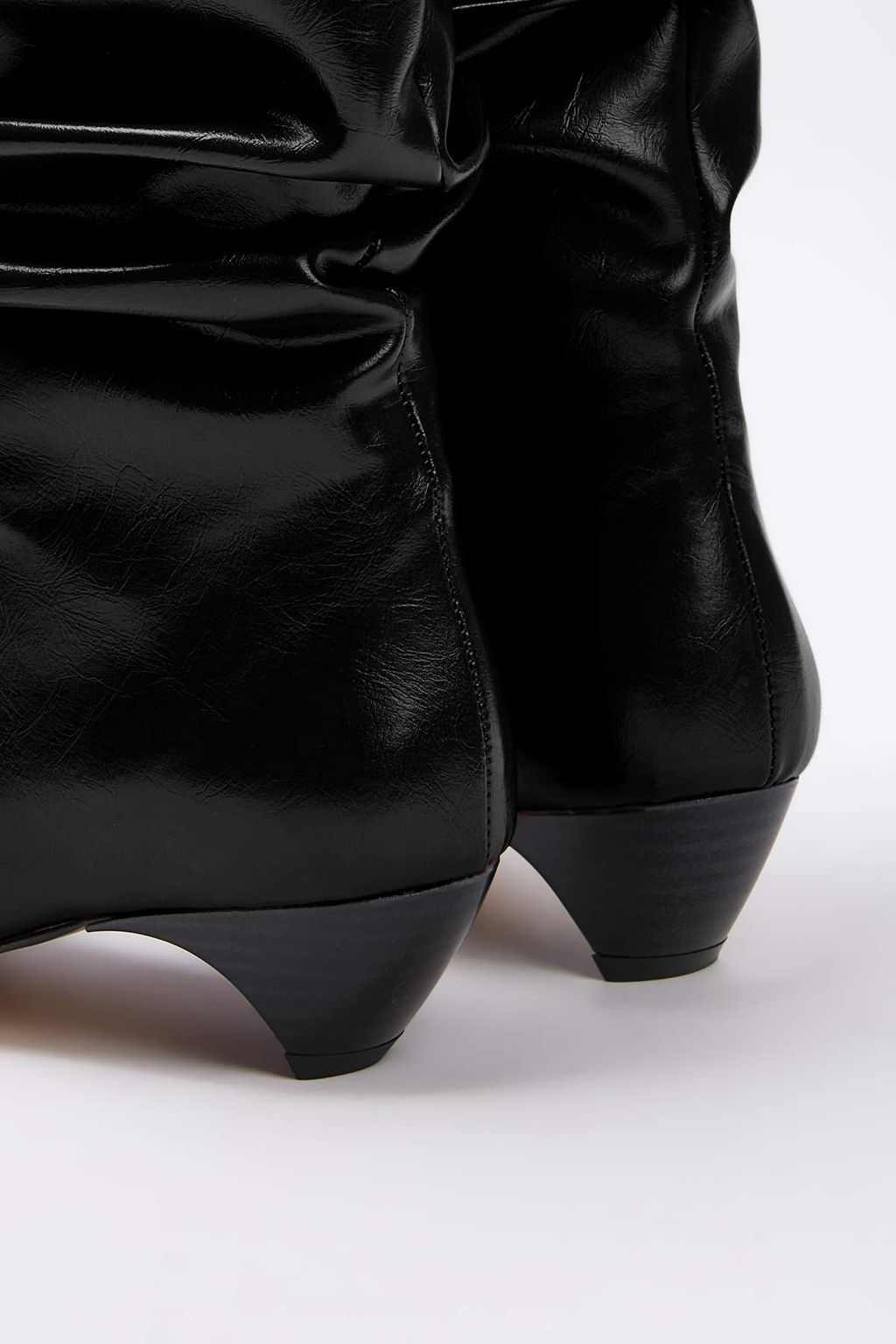 Siyah Koruklu Kitten Ucgen Topuklu Premium Kad?n Cizme TAKAW26CZ00029 - Trendyolmilla фото 3