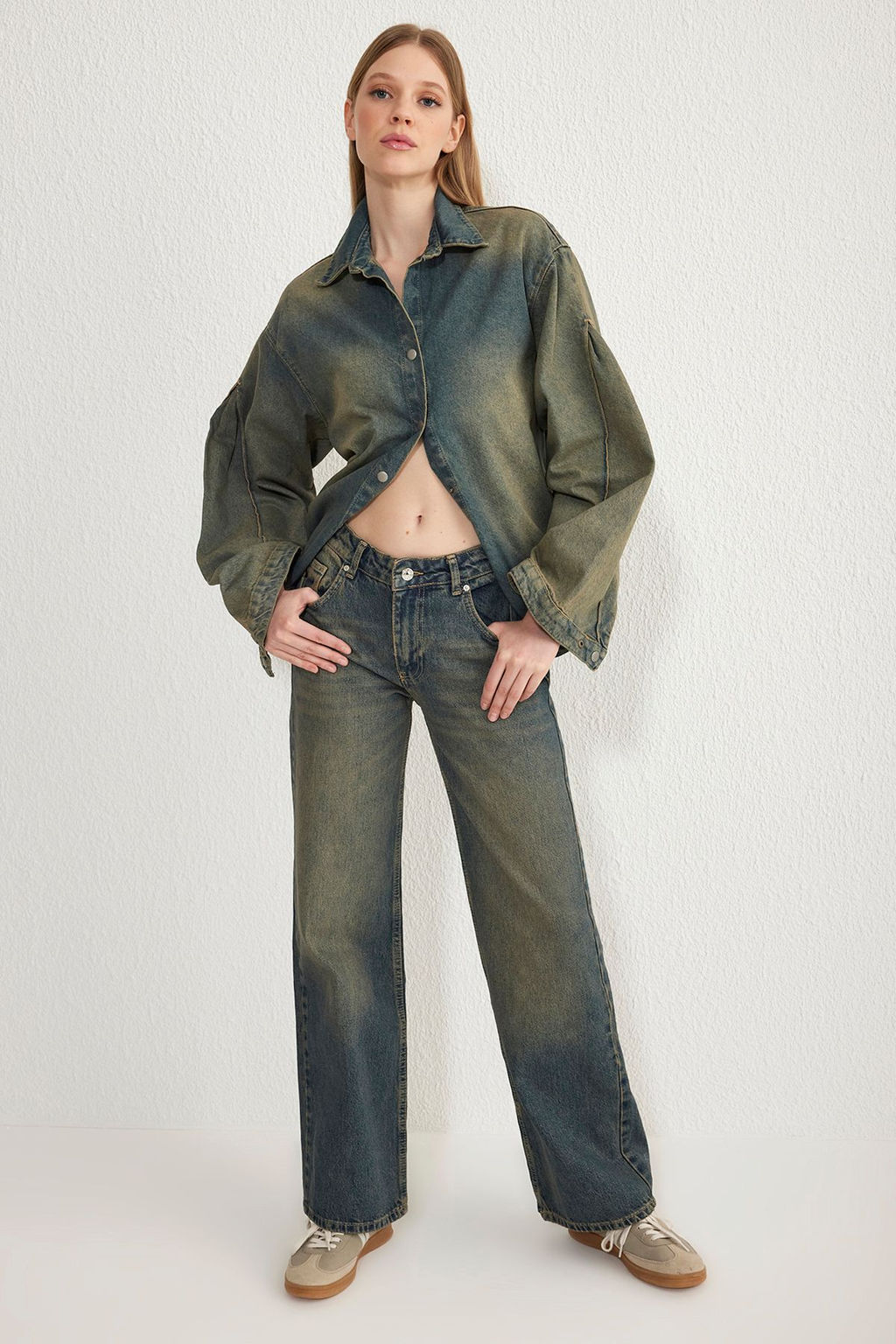 Koyu Mavi Premium Vintage Y?kama Efektli Dusuk Bel Wide Leg Jeans TWOSS25JE00083 - Trendyolmilla фото 9