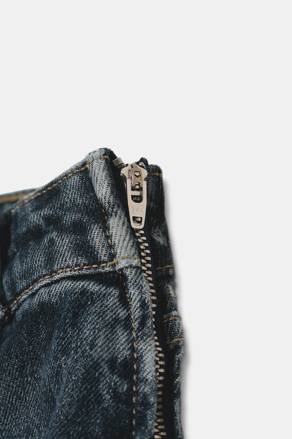 Z1975 FLARE MID-WAIST JEANS WITH BUTTONS - Zara фото 10