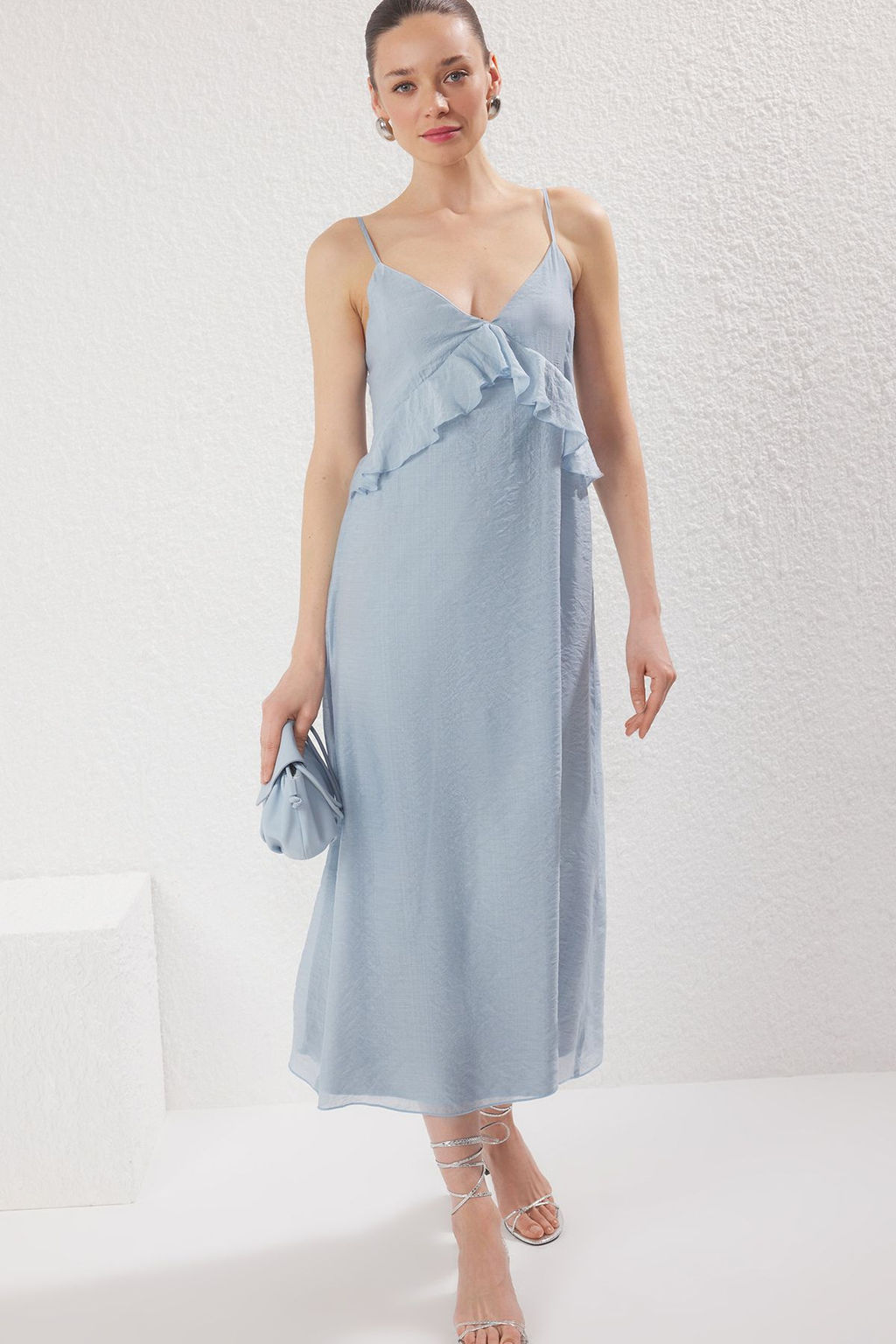 TRENDYOLMILLA Mavi Duz Kesim Kumas Ozellikli Maxi Dokuma Elbise TWOSS25EL00224 фото 3