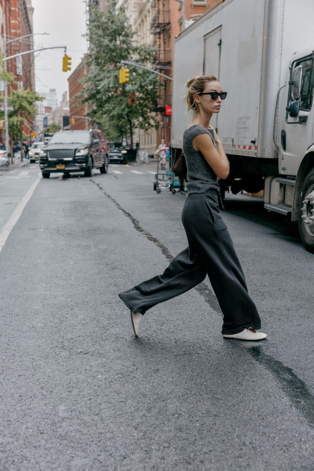 WASHED EFFECT CONTRAST TROUSERS - Zara фото 4