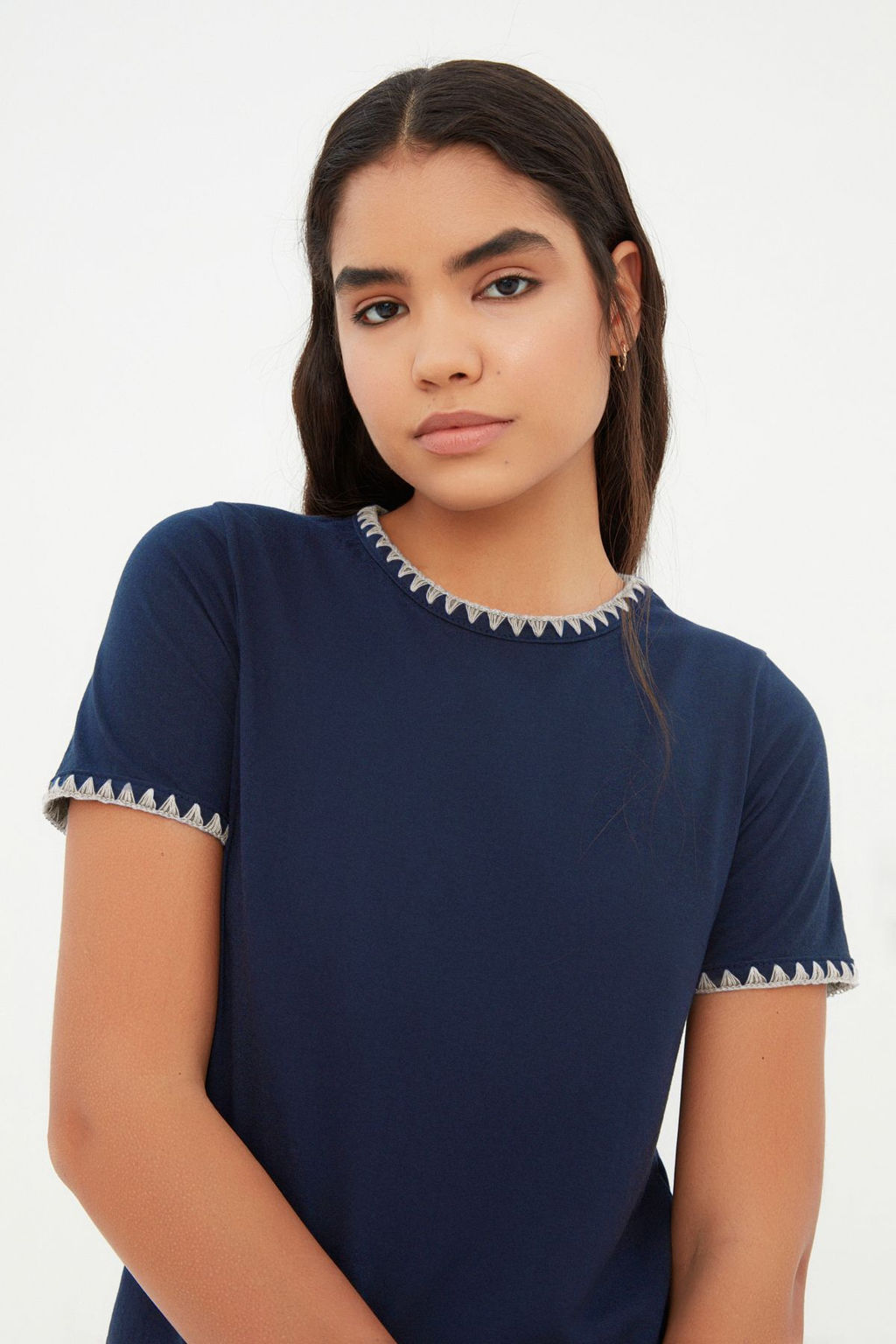 TRENDYOLMILLA Beyaz %100 Pamuk Kontrast Dikis Detayl? Basic Bisiklet Yaka Orme T-Shirt TWOSS19AD0085 фото 4