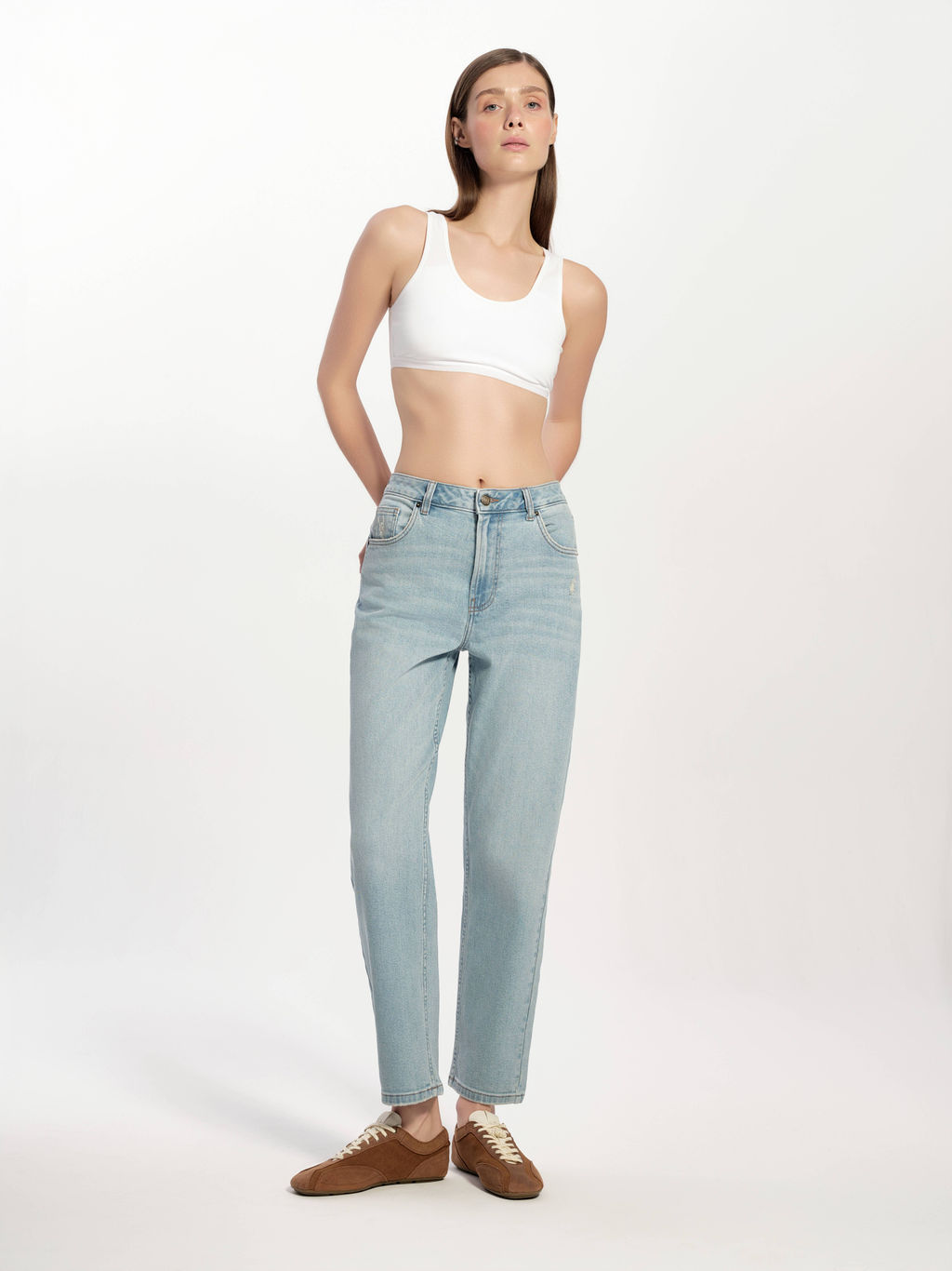 CONTE CON-730 Джинсы mom с легким эффектом потёртостей и разрушений light blue - Conte elegant фото 2