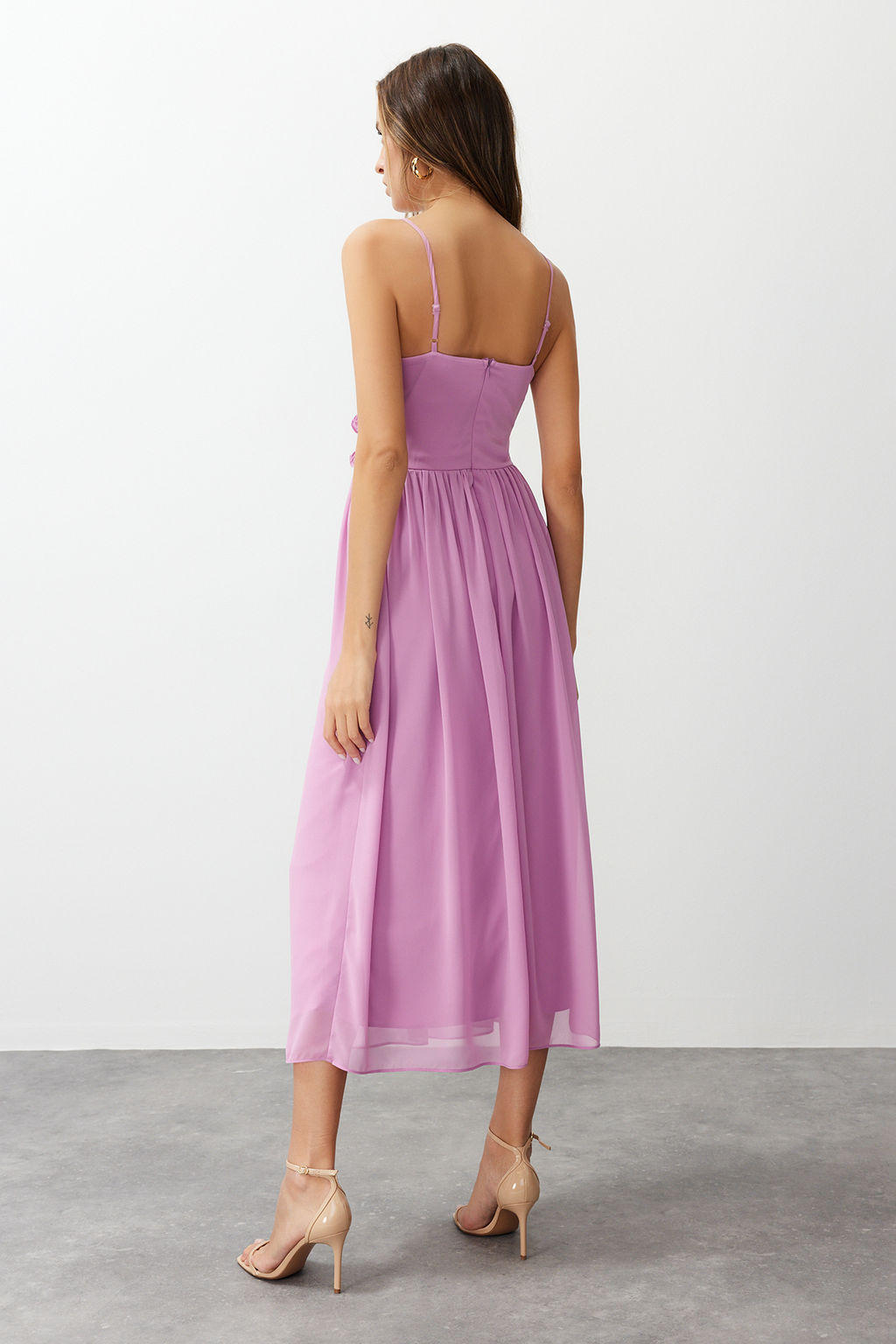 TRENDYOLMILLA Ekru Cicek Desenli A-Kesim F?rf?r Detayl? Astarl? Sifon Maxi Dokuma Elbise TWOSS23EL02013 фото 38