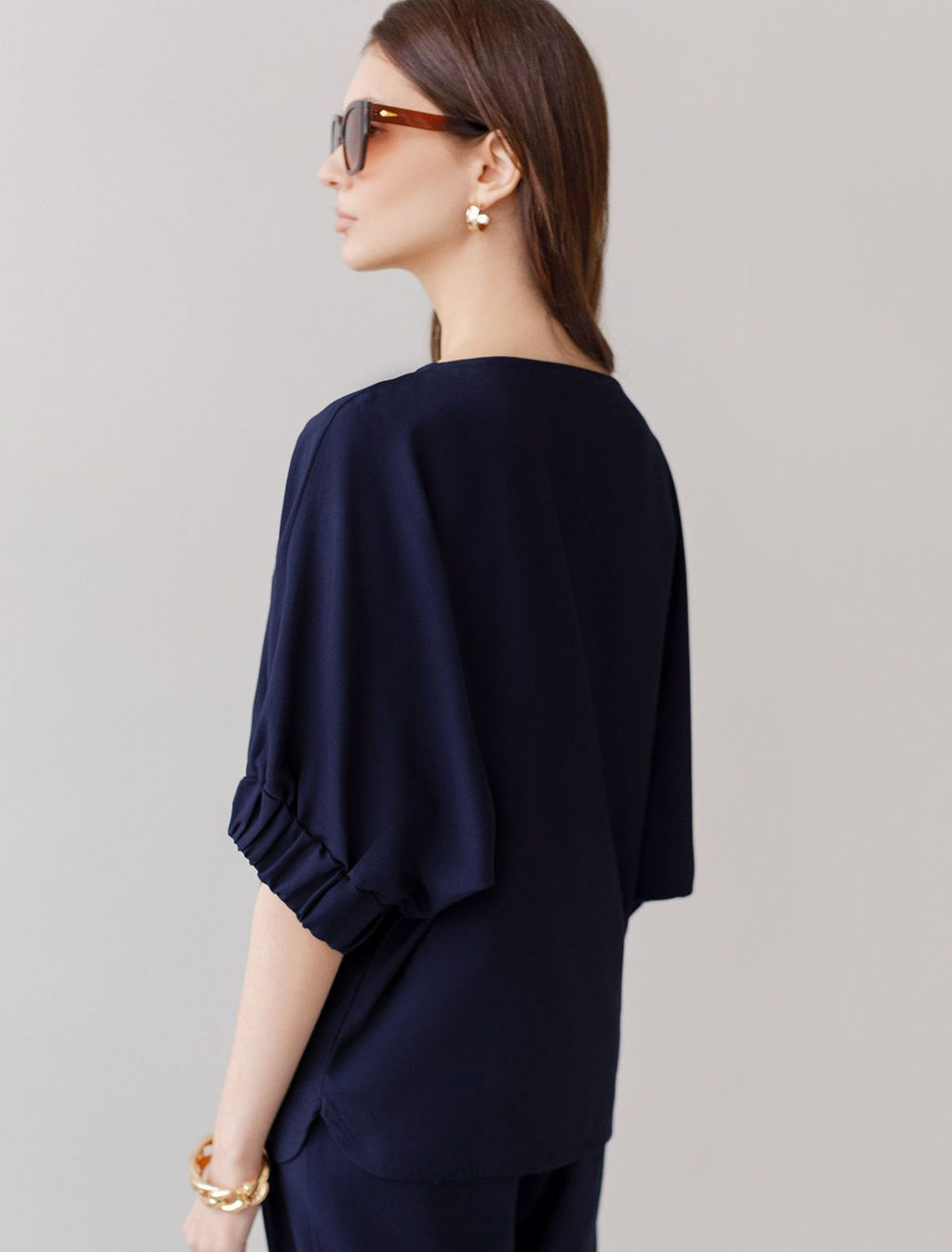 Свободная блузка с вырезом лодочка из плотного лиоцелла - Vilatte фото 3