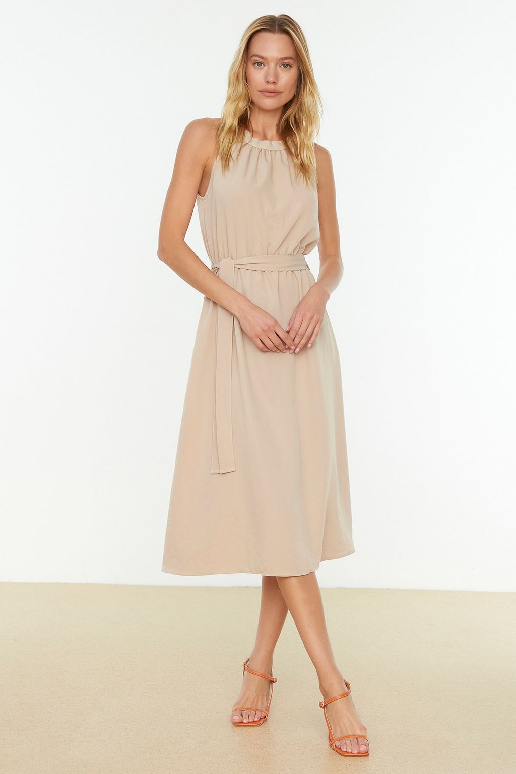 TRENDYOLMILLA Ac?k Kahverengi Kusakl? Duz Beli lastikli Kusakl? Midi Dokuma Elbise TWOSS19EL0155  фото 20