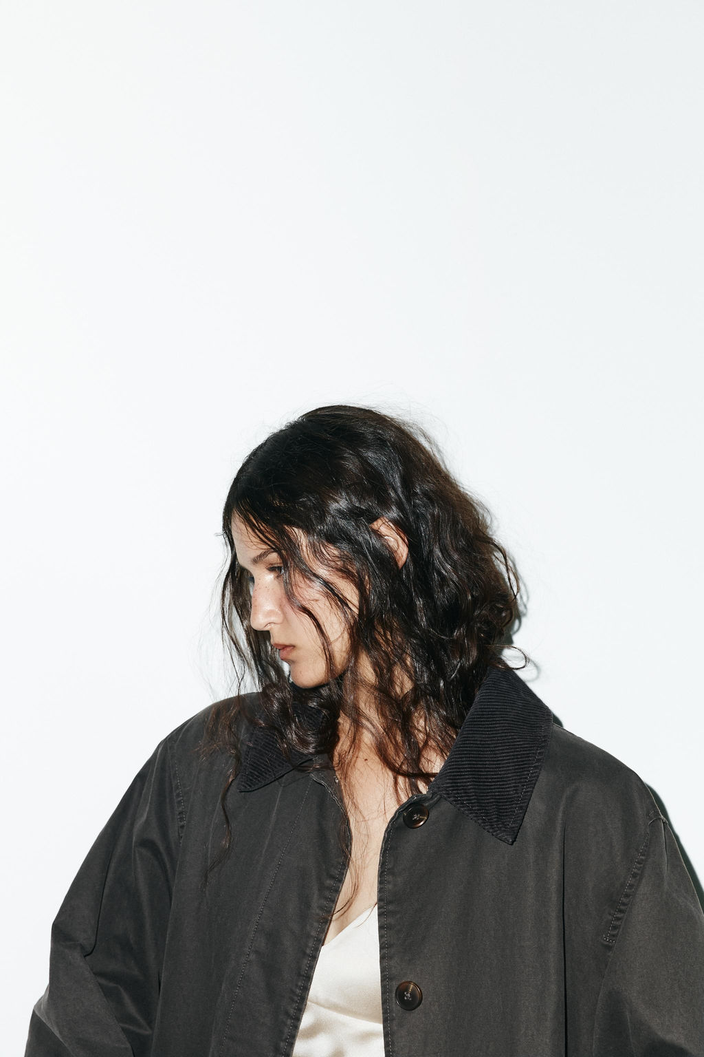 WAXED TRENCH COAT WITH CORDUROY COLLAR - Zara фото 5