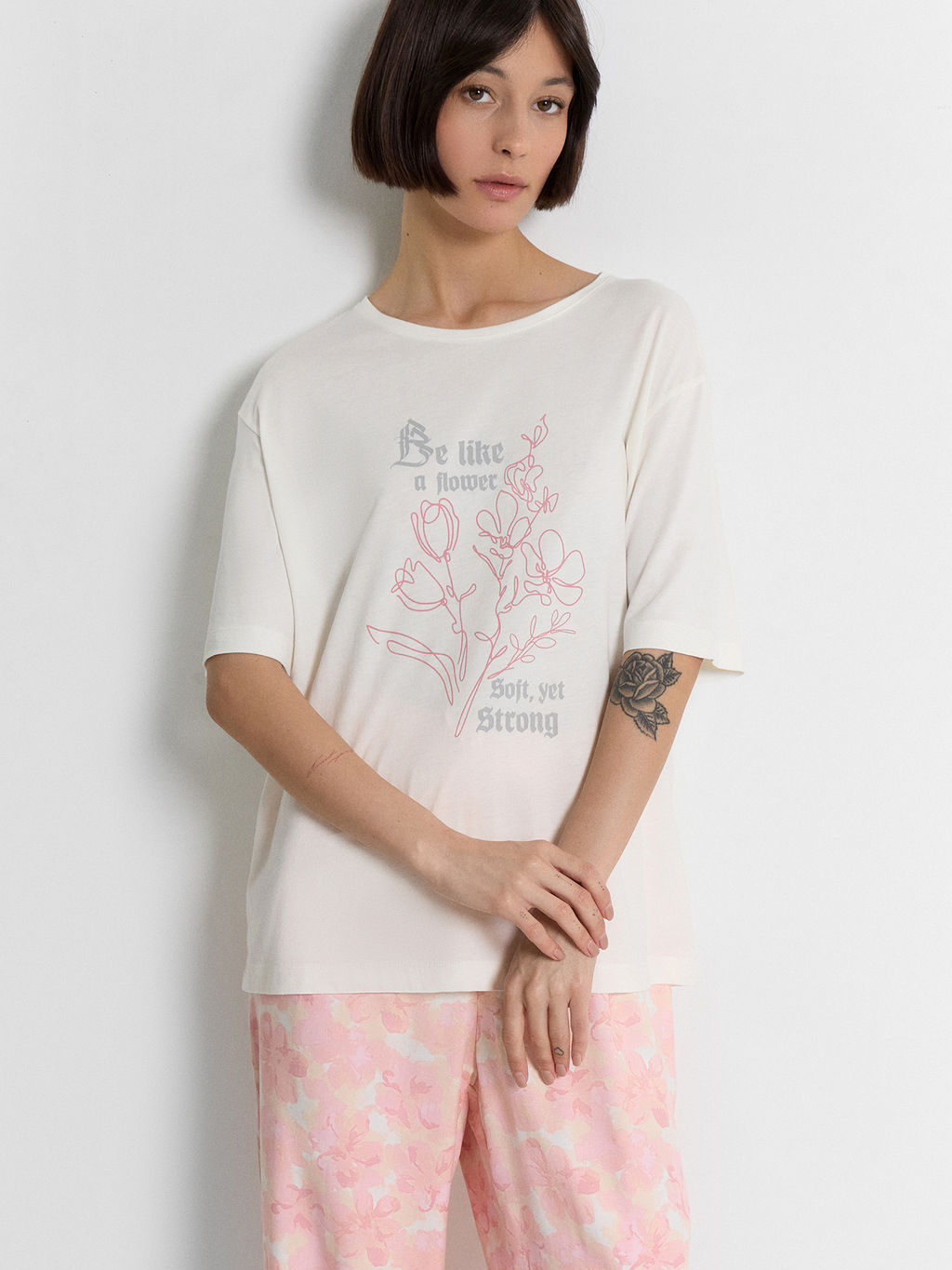 КОМПЛЕКТ ЖЕНСКИЙ (ФУТБОЛКА, БРИДЖИ) - Mark formelle фото 10