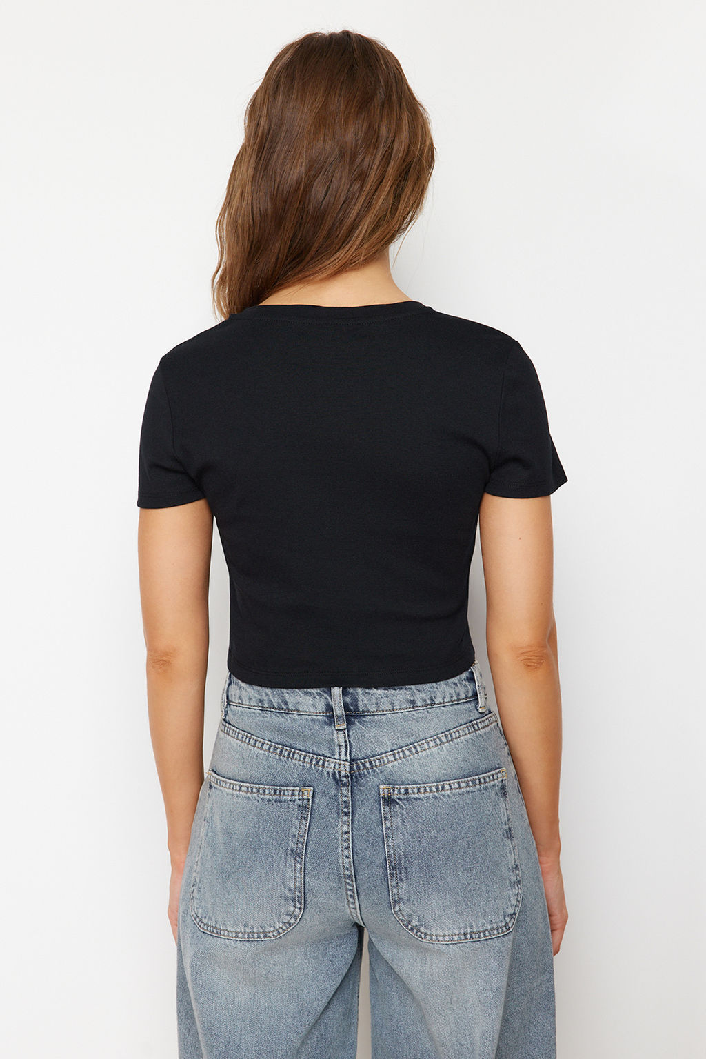 TRENDYOLMILLA Siyah %100 Pamuk Slogan Bask?l? Vucuda Oturan Crop Orme T-Shirt TWOSS24TS00213 фото 6