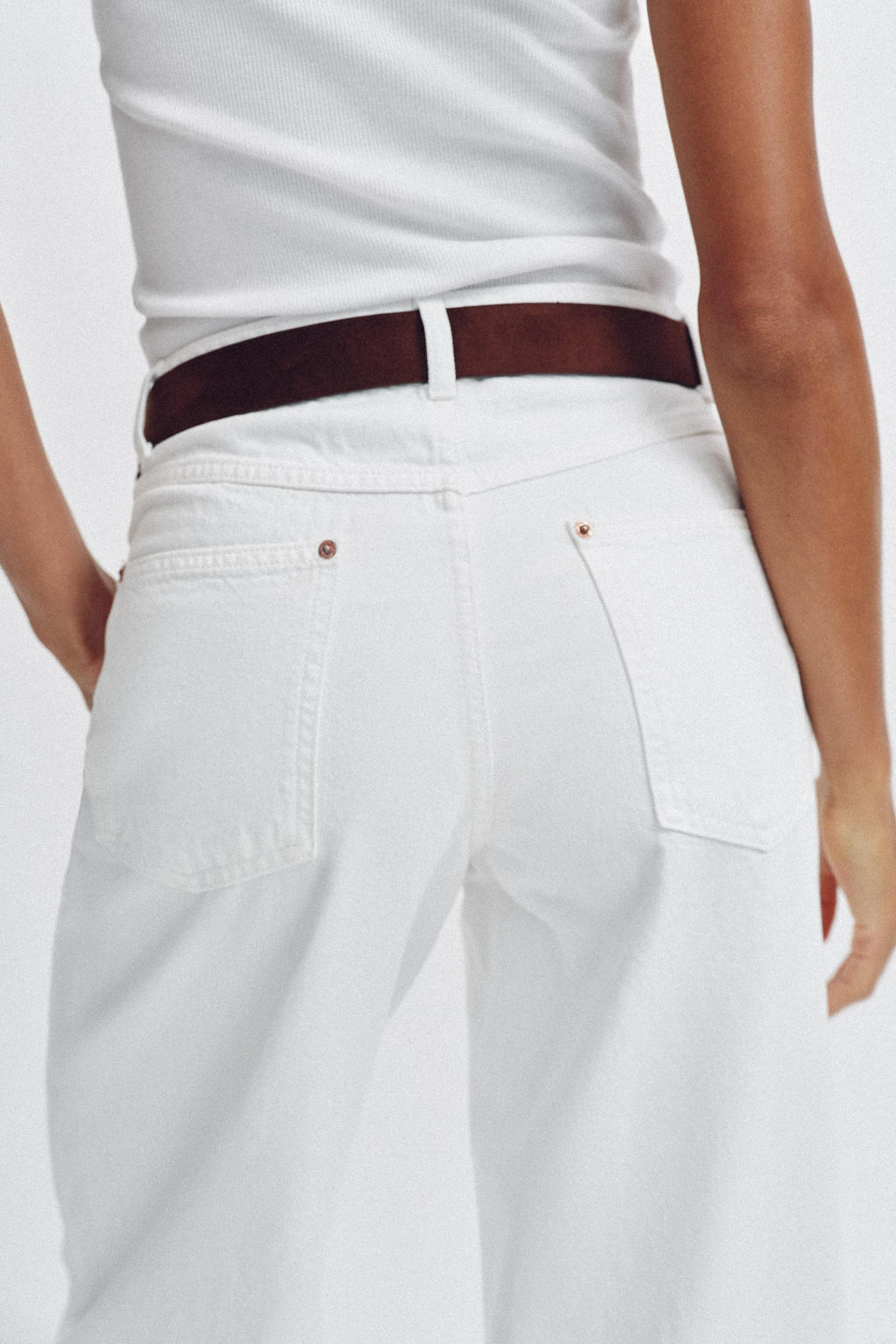 JEANS WIDE LEG CROPPED TIRO ALTO CINTUR?N / Blanco