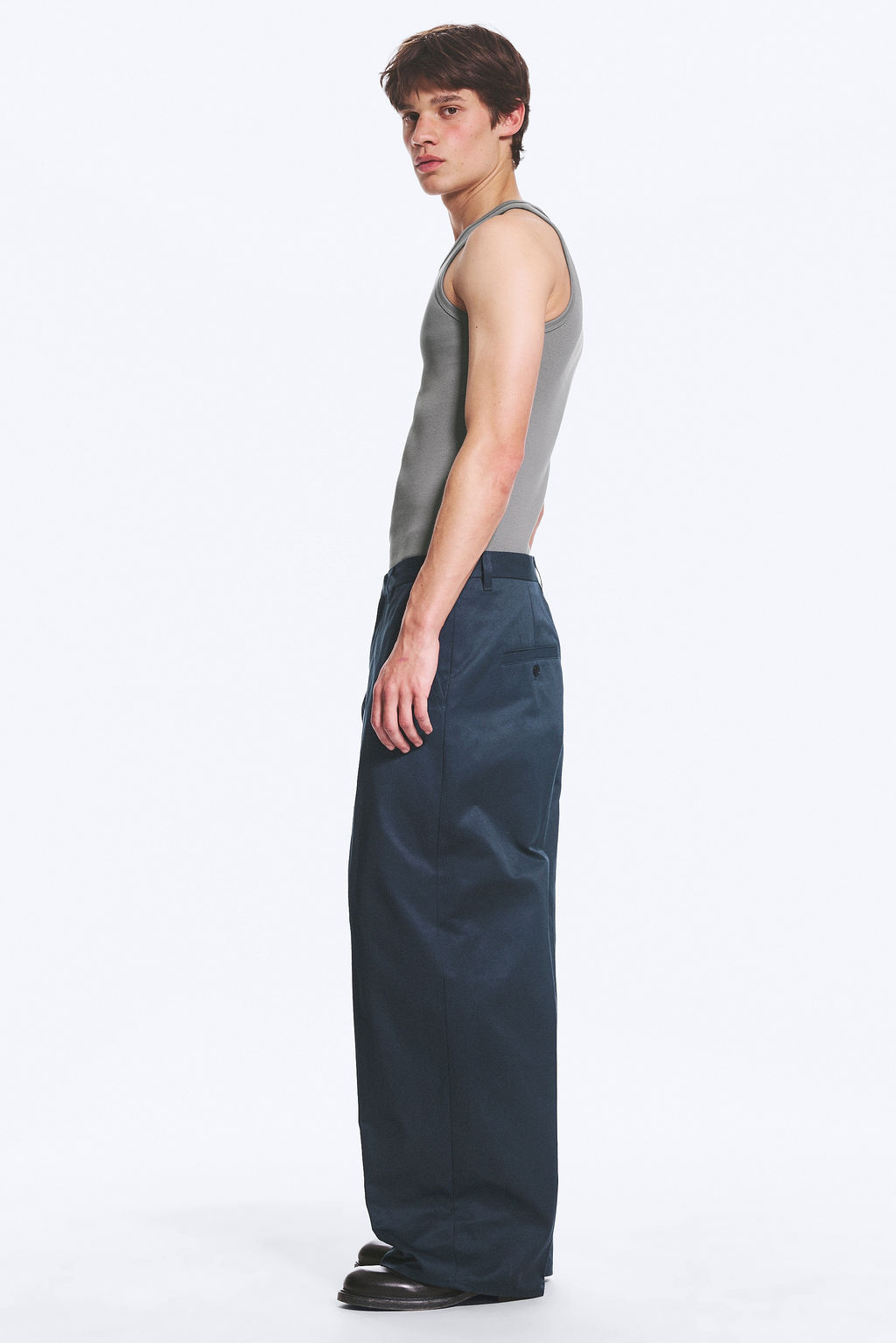 Pantalones chinos Emil de corte holgado - H&m фото 4