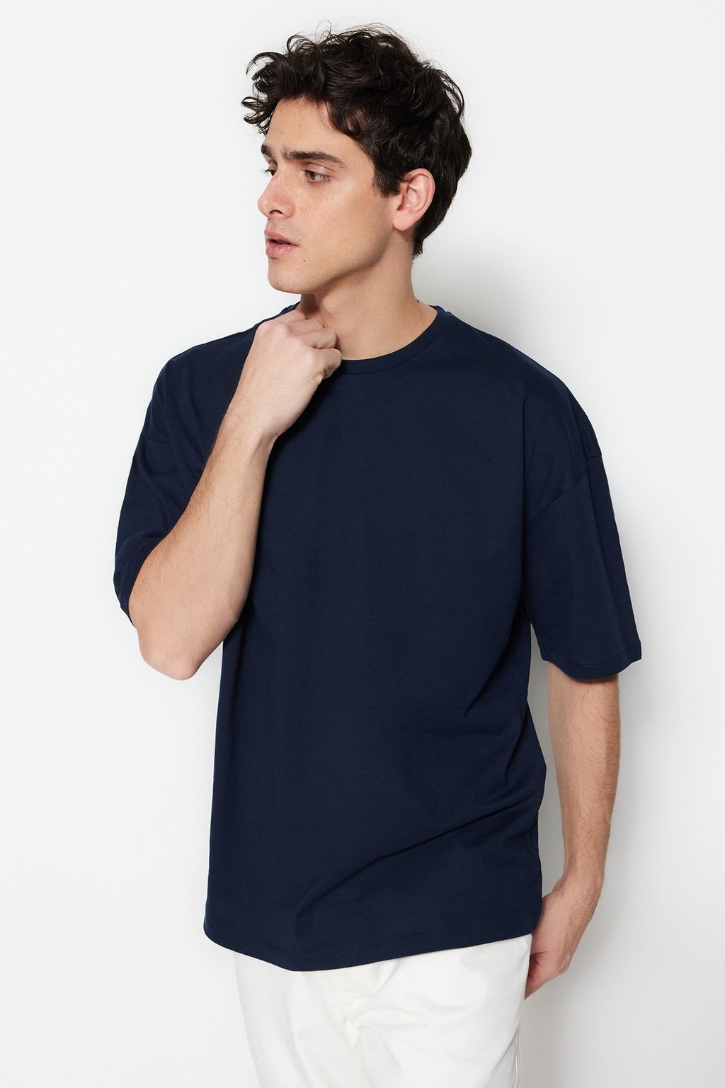TRENDYOL MAN Lacivert Oversize/Genis Kesim Uzay Bask?l? Etiket Detayl? %100 Pamuklu T-Shirt TMNSS23TS00125 - Trendyolmilla фото 16