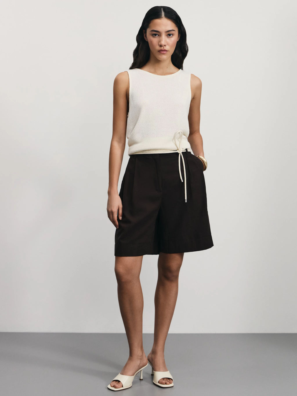 Шорты из вискозы с разрезом / Zarina  фото 2