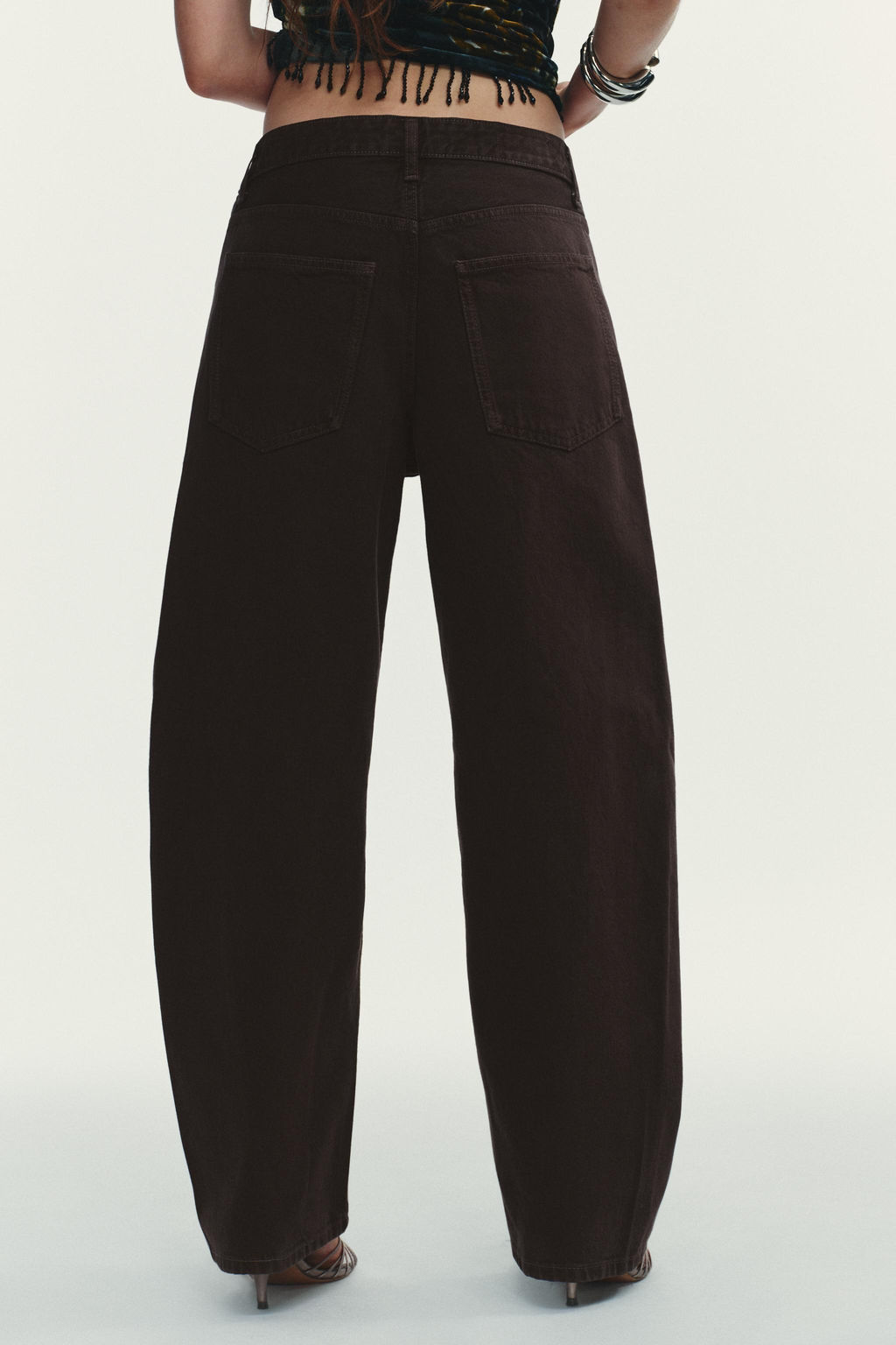JEANS TRF BAGGY BARREL TIRO MEDIO / Marr?n - Zara фото 16