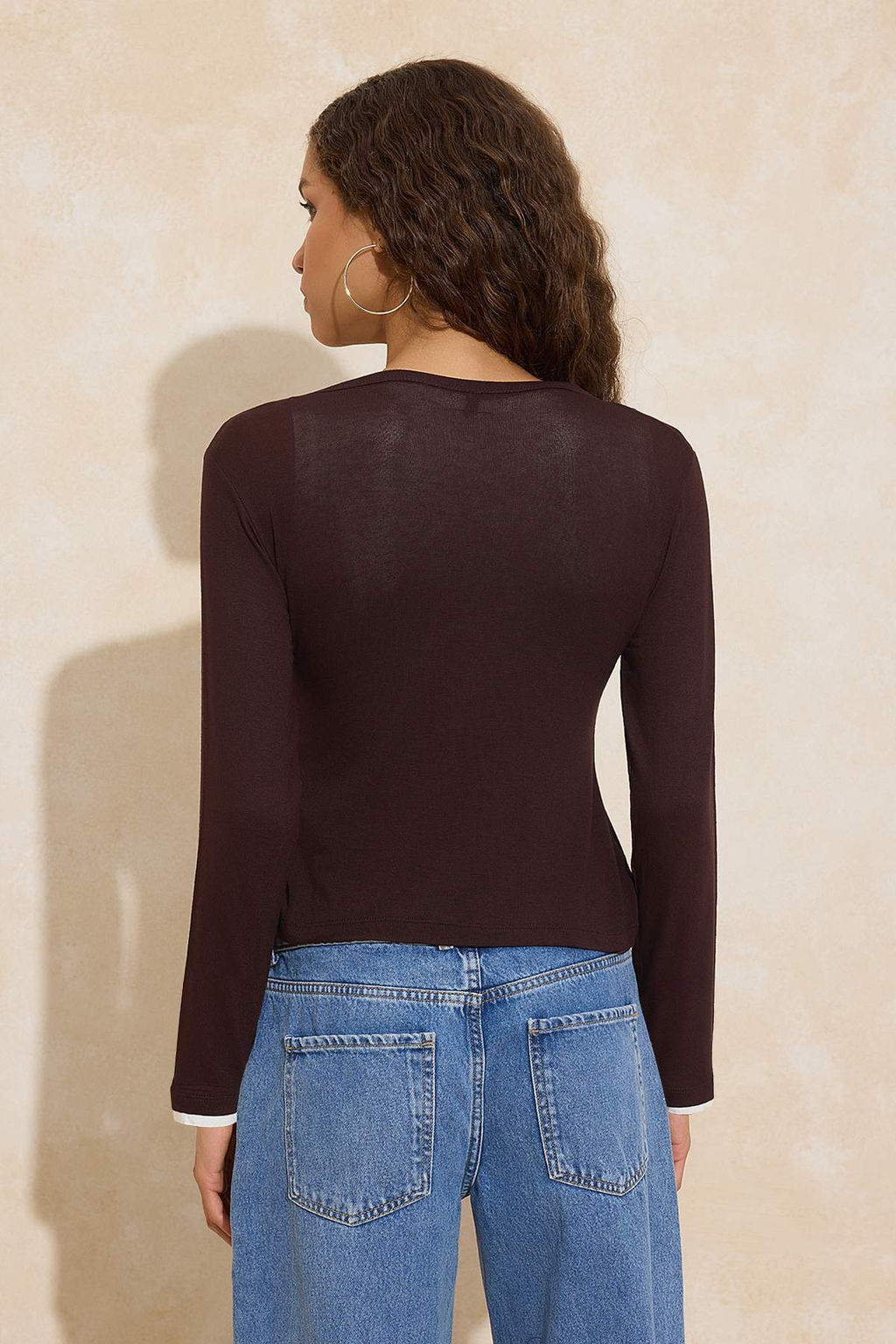 Kahverengi 2li Tak?m Fitted/Vucuda Oturan V Yaka Dugmeli Premium Yumusak Orme Bluz TWOSS26BZ00173 - Trendyolmilla фото 4