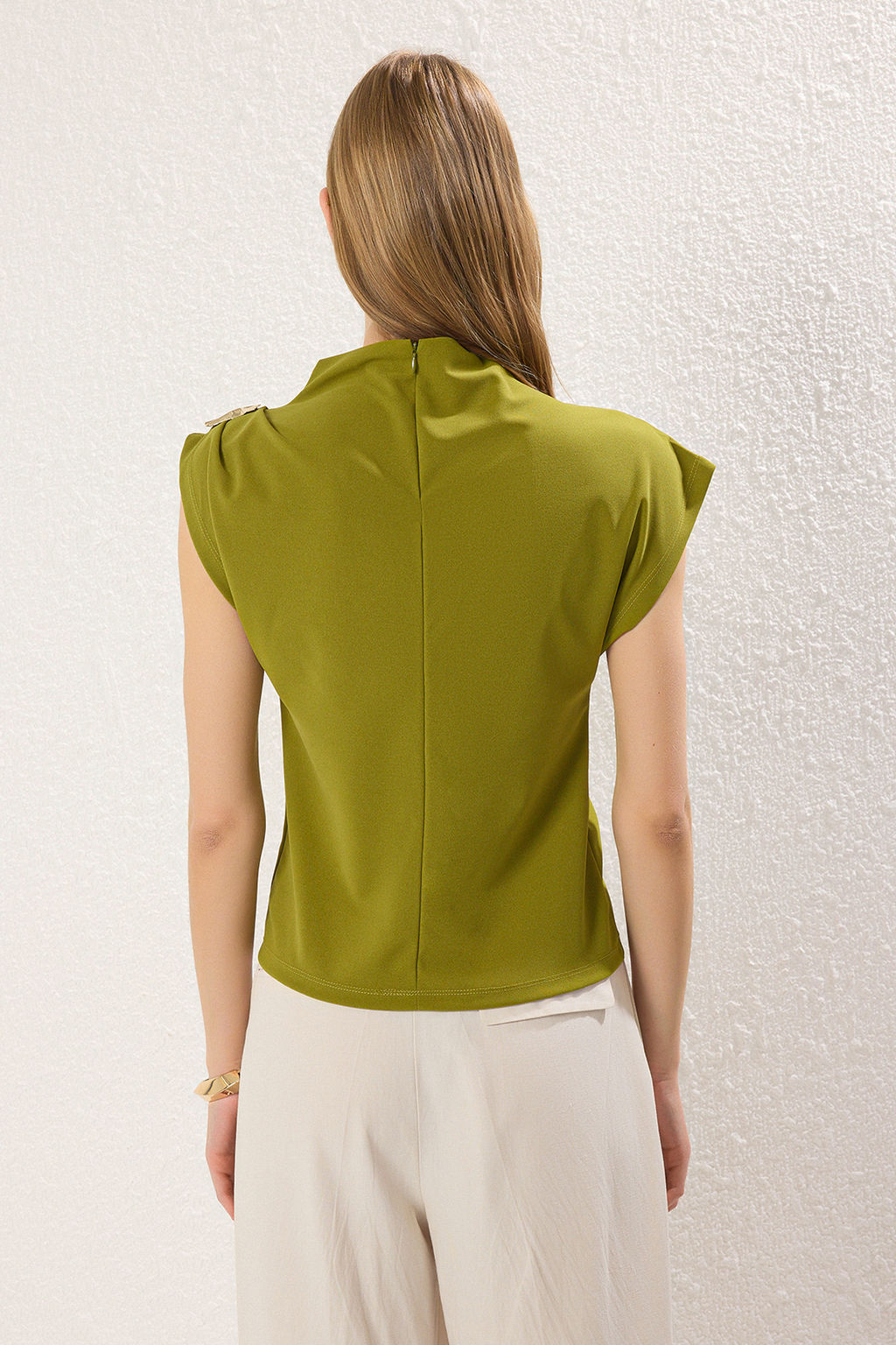 Yag Yesili Fitted/Vucuda Oturan Aksesuar Detayl? Drapeli Esnek Orme Bluz TWOSS25BZ00044