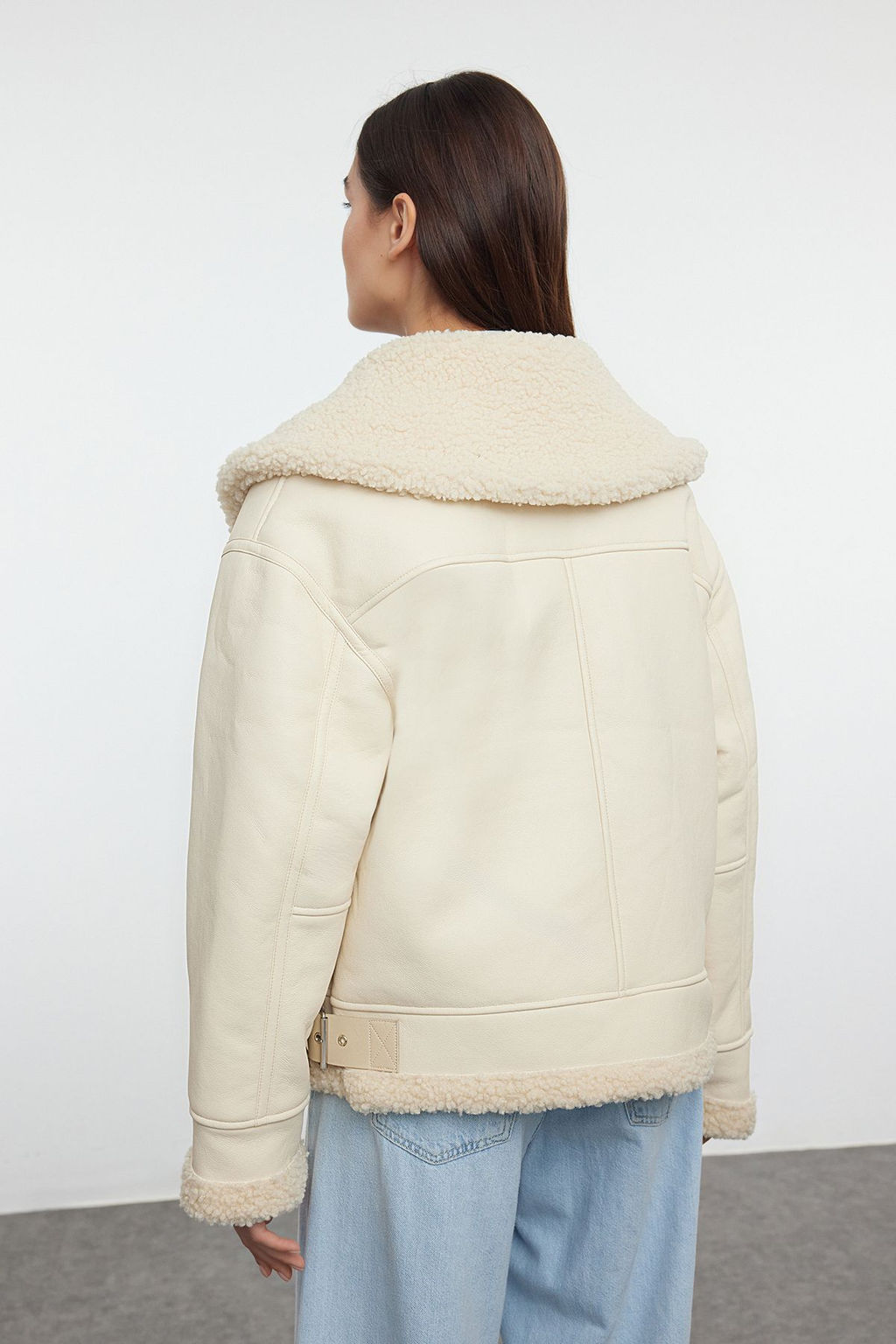 Siyah Regular Kal?p Pelus Detayl? Suni Deri Biker Ceket Mont TWOAW25MO00037 - Trendyolmilla фото 5