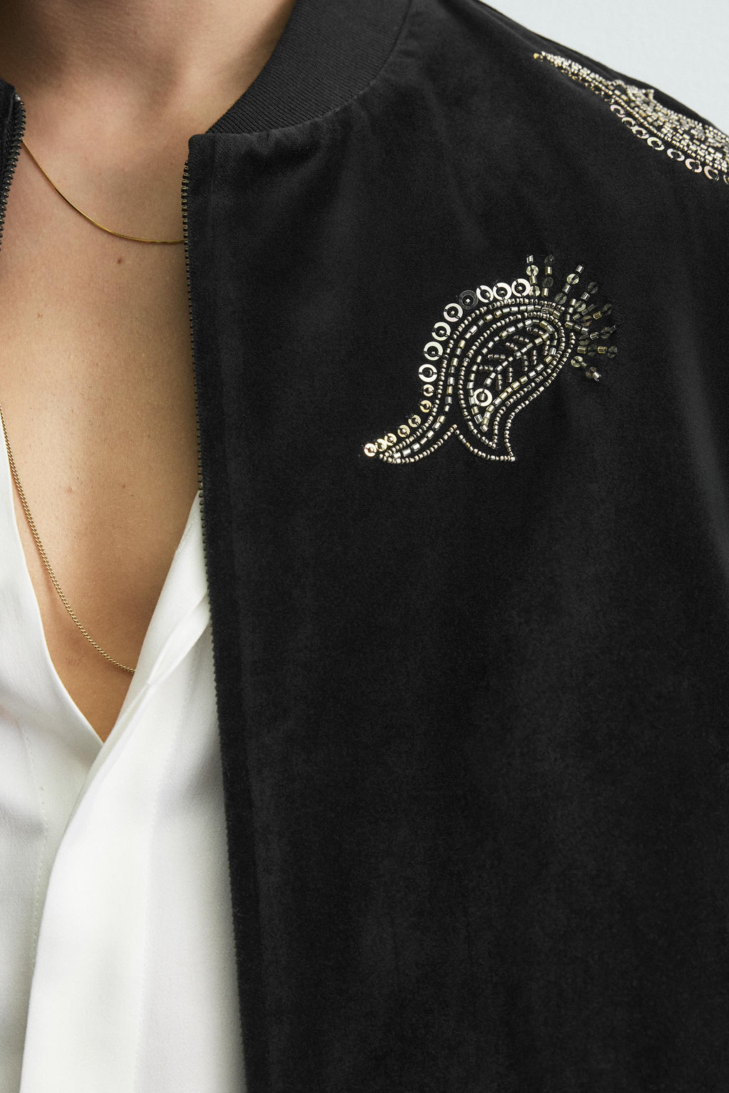 LIMITED EDITION EMBROIDERED VELVET BOMBER JACKET - Zara фото 6