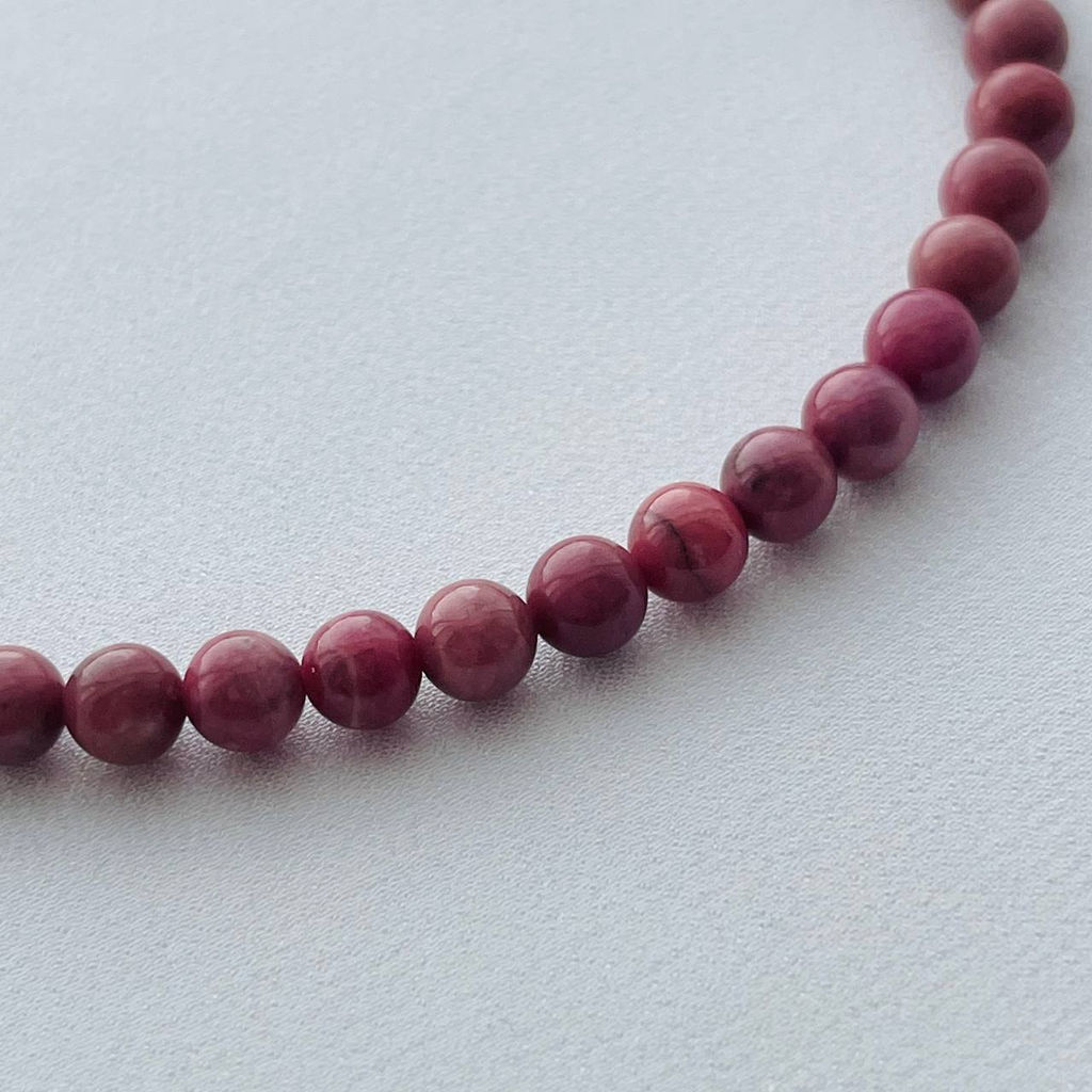 Бусы из Родонита