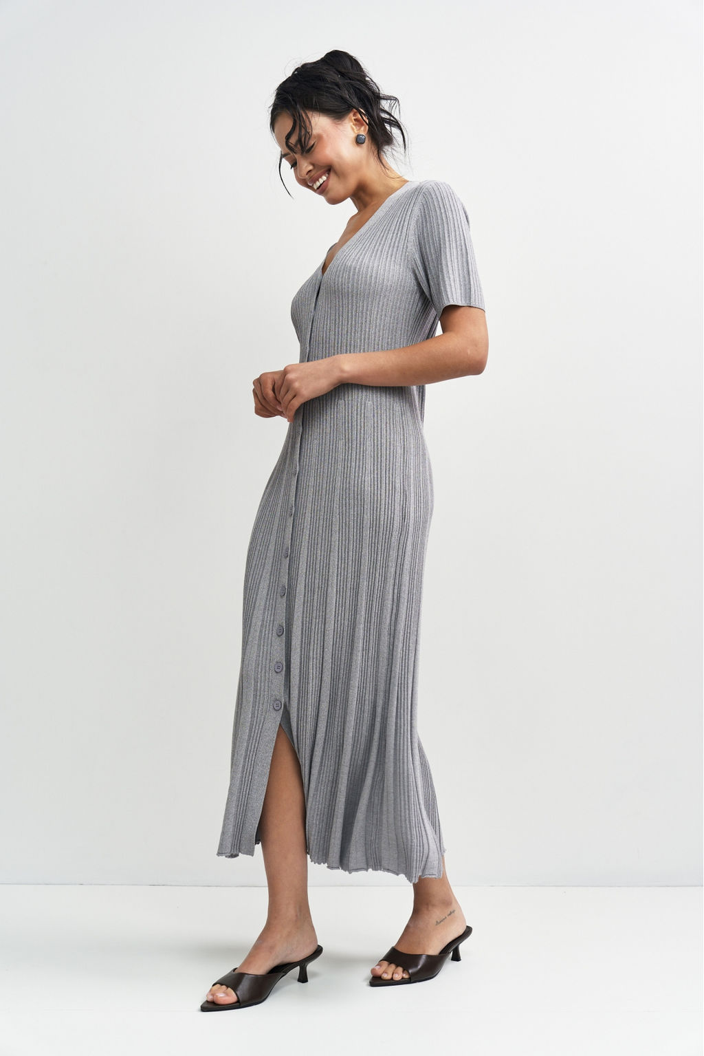 Платье трикотажное на пуговицах Серый - Erist store фото 2