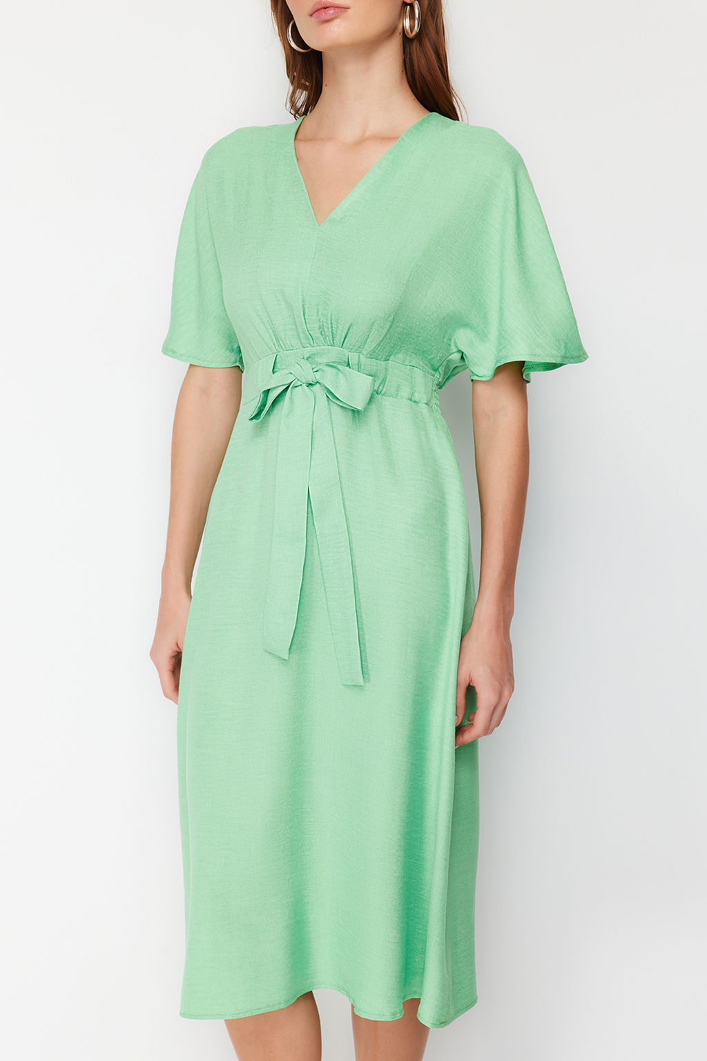 Yesil Baglama Detayl? A Kesim V Yaka Midi Dokuma Elbise TWOSS23EL01543