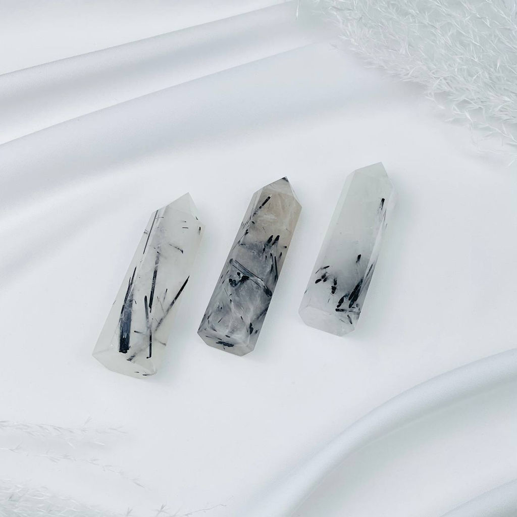 Кристалл из Кварца с включением Турмалина