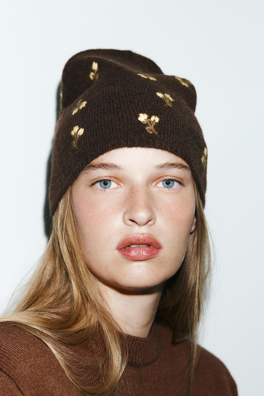 FLORAL EMBROIDERED KNIT BEANIE HAT - Zara фото 2