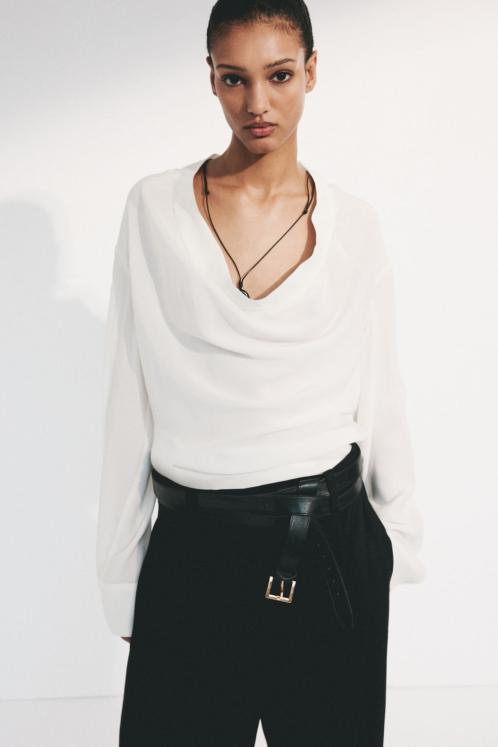Blusa con escote drapeado - H&m фото 5