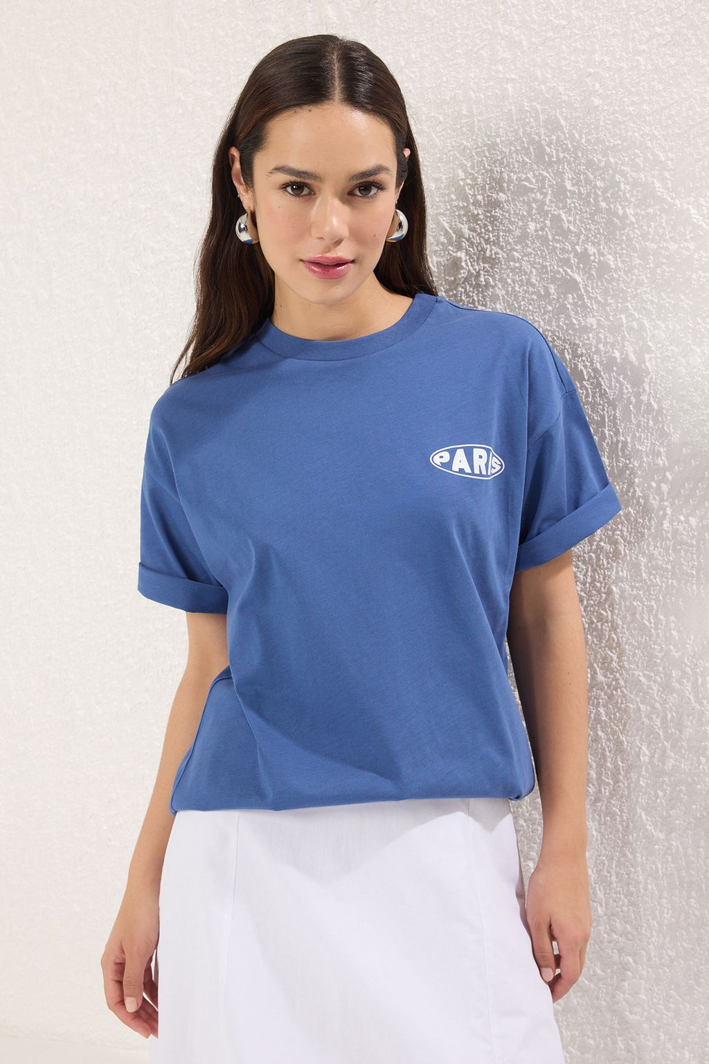 TRENDYOLMILLA Ekru %100 Pamuk Premium Oversize/Genis Kal?p Bisiklet Yaka Orme T-Shirt TWOSS23TS00040