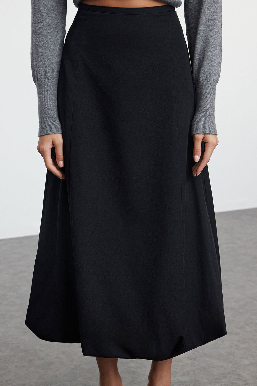 TRENDYOLMILLA Siyah Basic Etek Ucu Balon Maxi Boy Dokuma Etek TWOSS24ET00228 фото 3