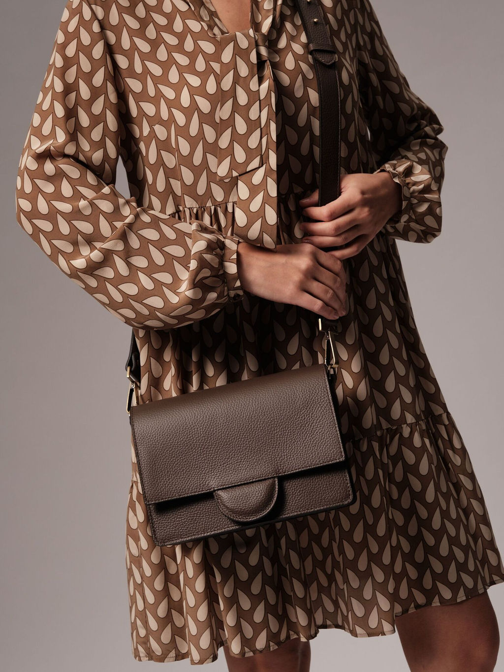 Сумка через плечо Deboro 30574 коричневый торф